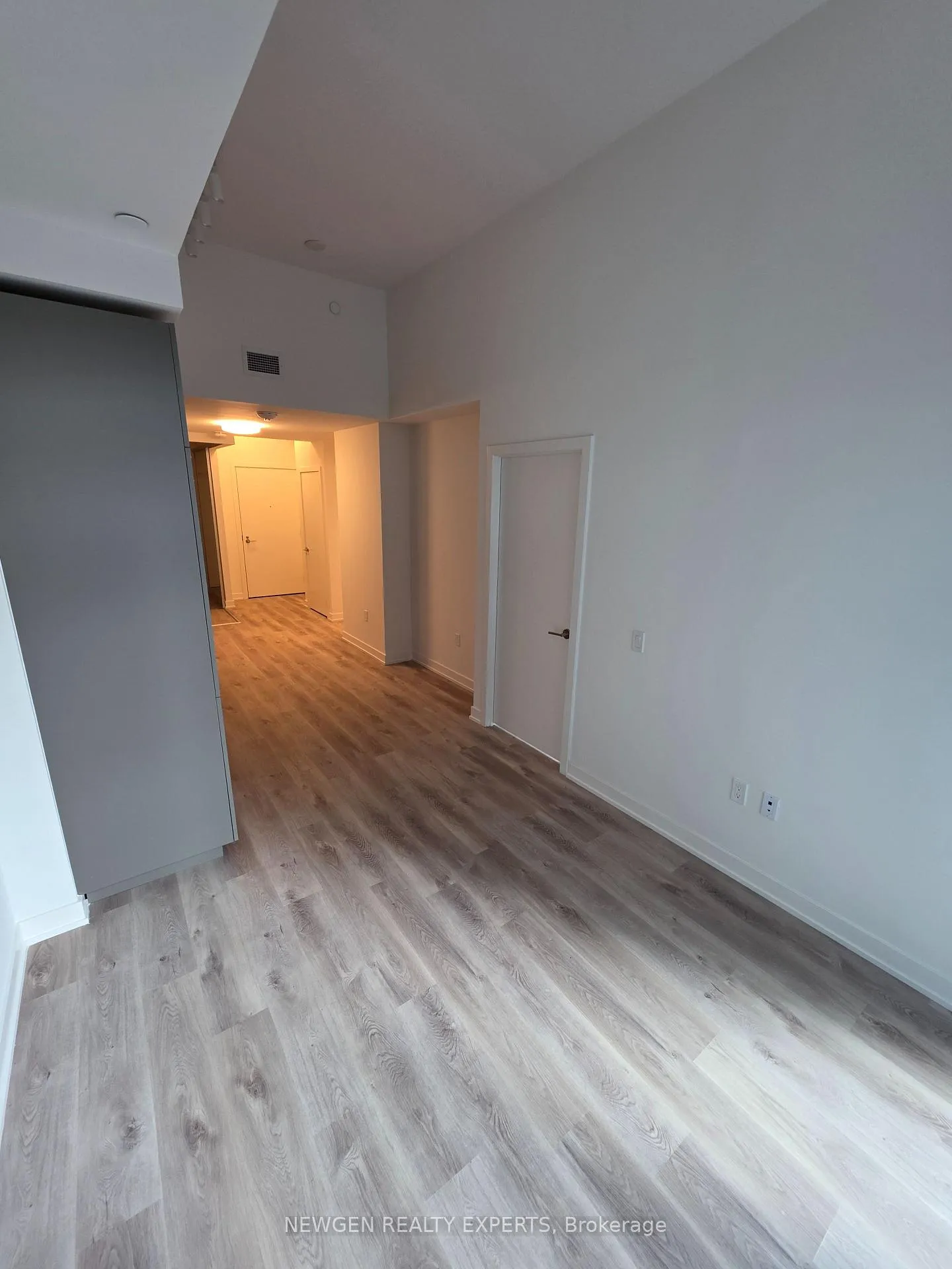 Photo 6 of Unit 608, 120 Broadway Avenue, Toronto, Mount Pleasant West — HOMEH