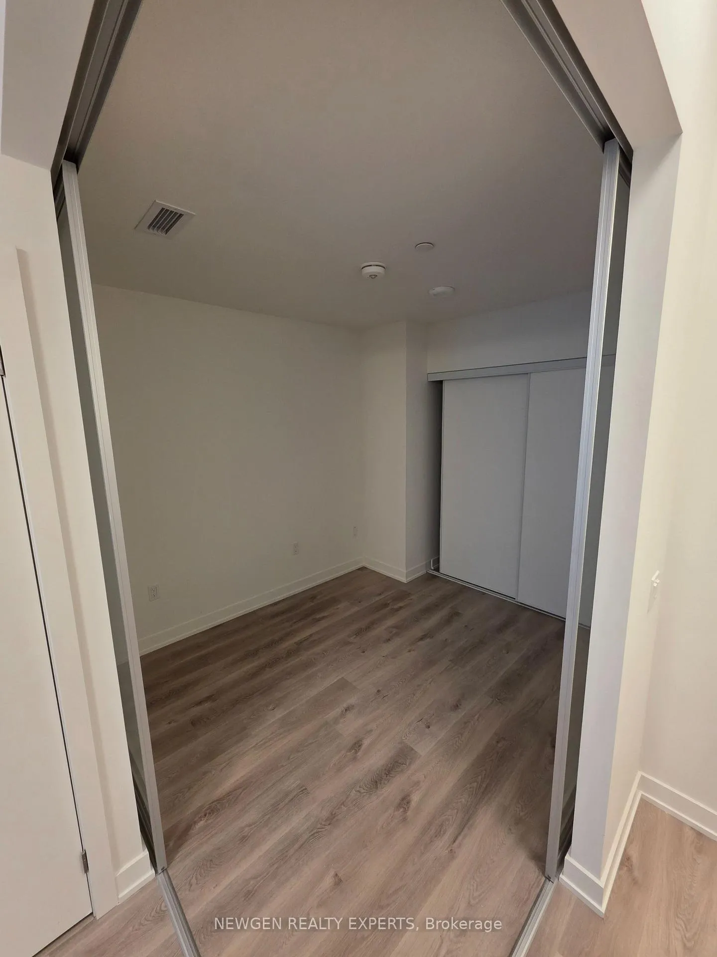 Photo 7 of Unit 608, 120 Broadway Avenue, Toronto, Mount Pleasant West — HOMEH