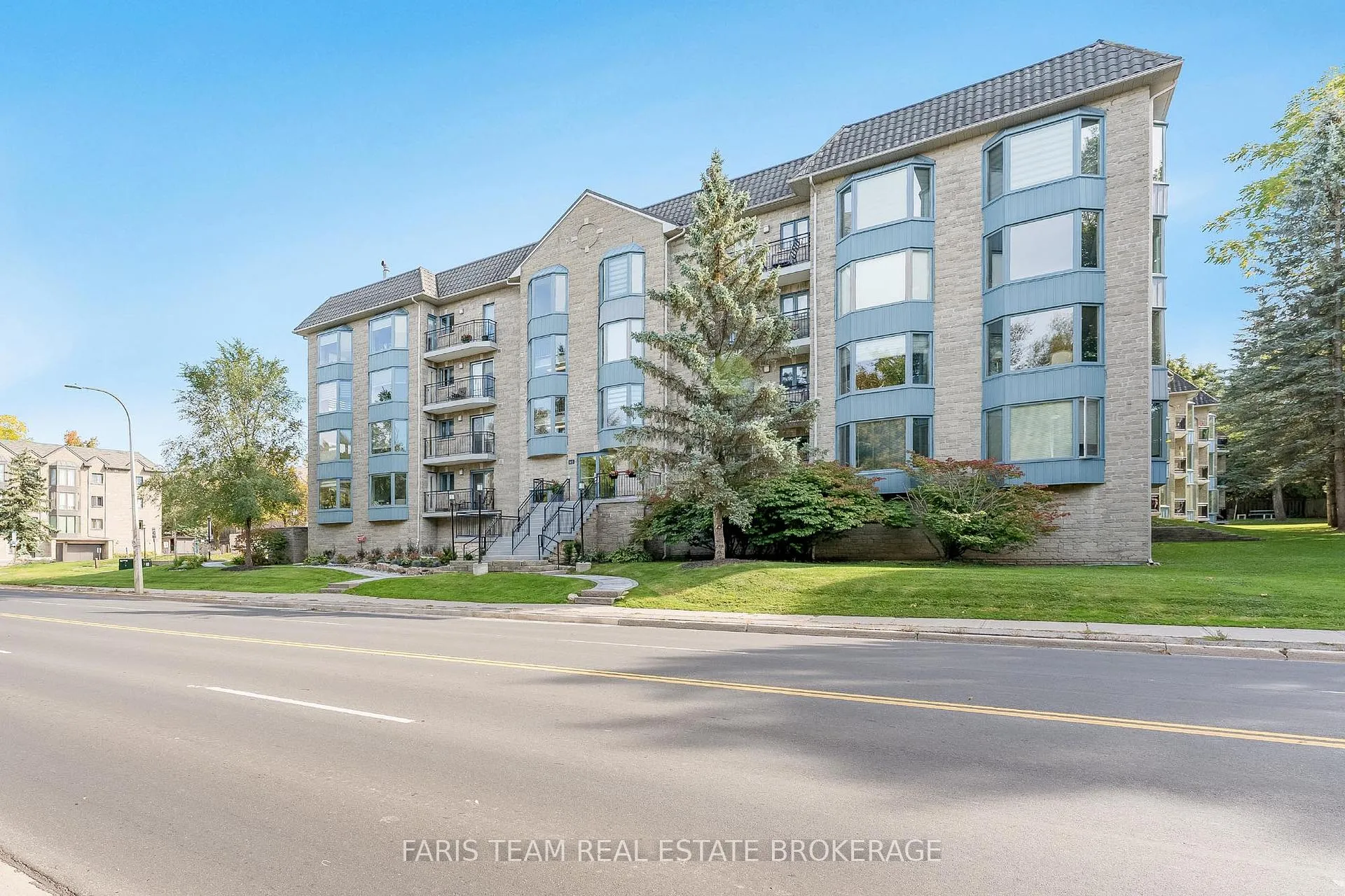 Photo 3 of Unit 307, 85 Wellington Street W, Aurora, Aurora Village — HOMEH