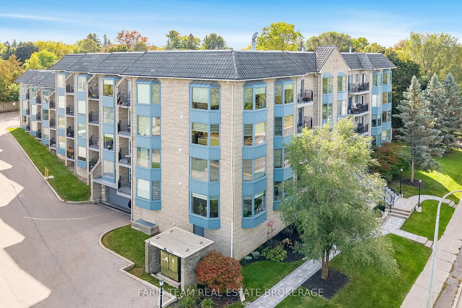 Photo 4 of Unit 307, 85 Wellington Street W, Aurora, Aurora Village — HOMEH