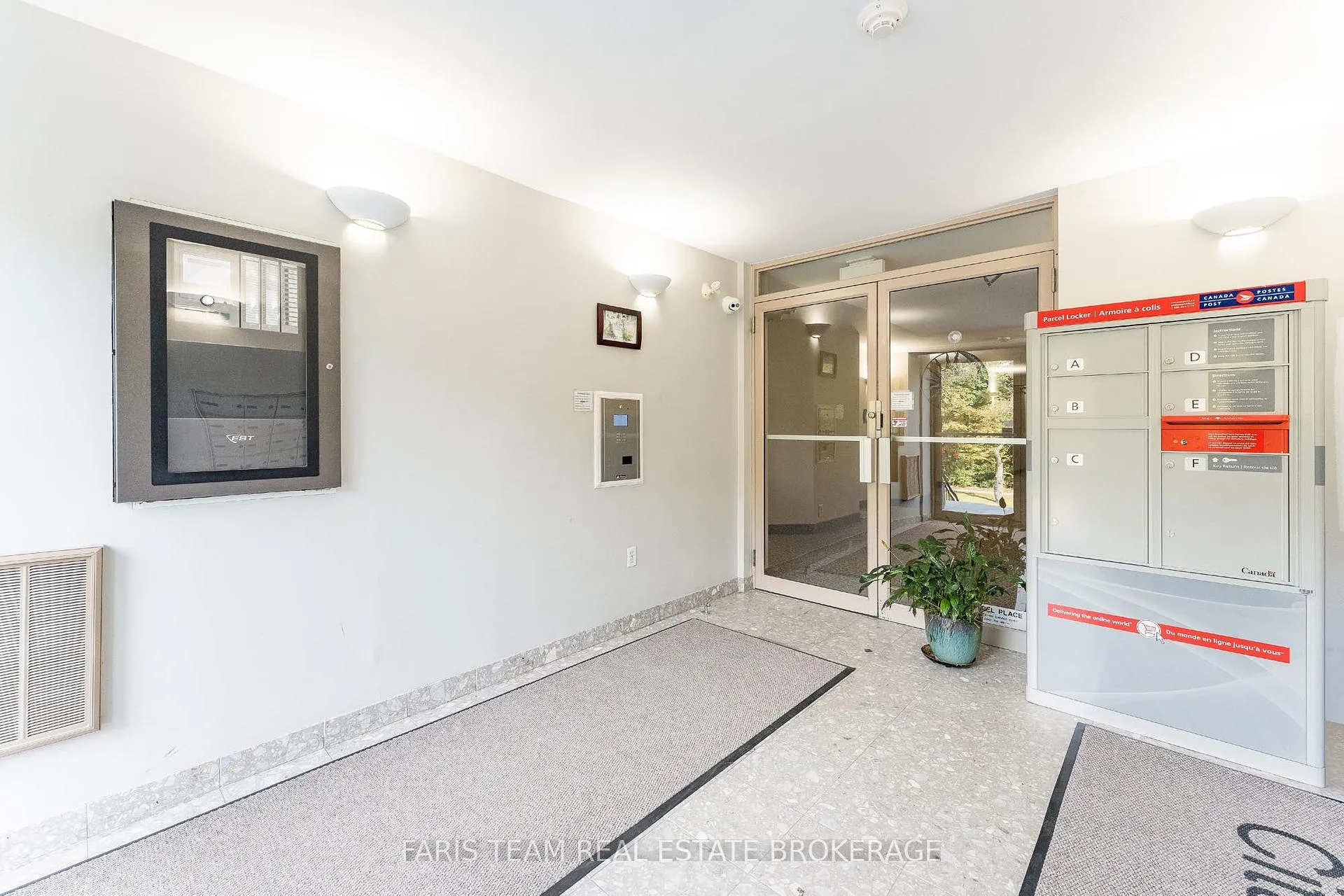Photo 5 of Unit 307, 85 Wellington Street W, Aurora, Aurora Village — HOMEH