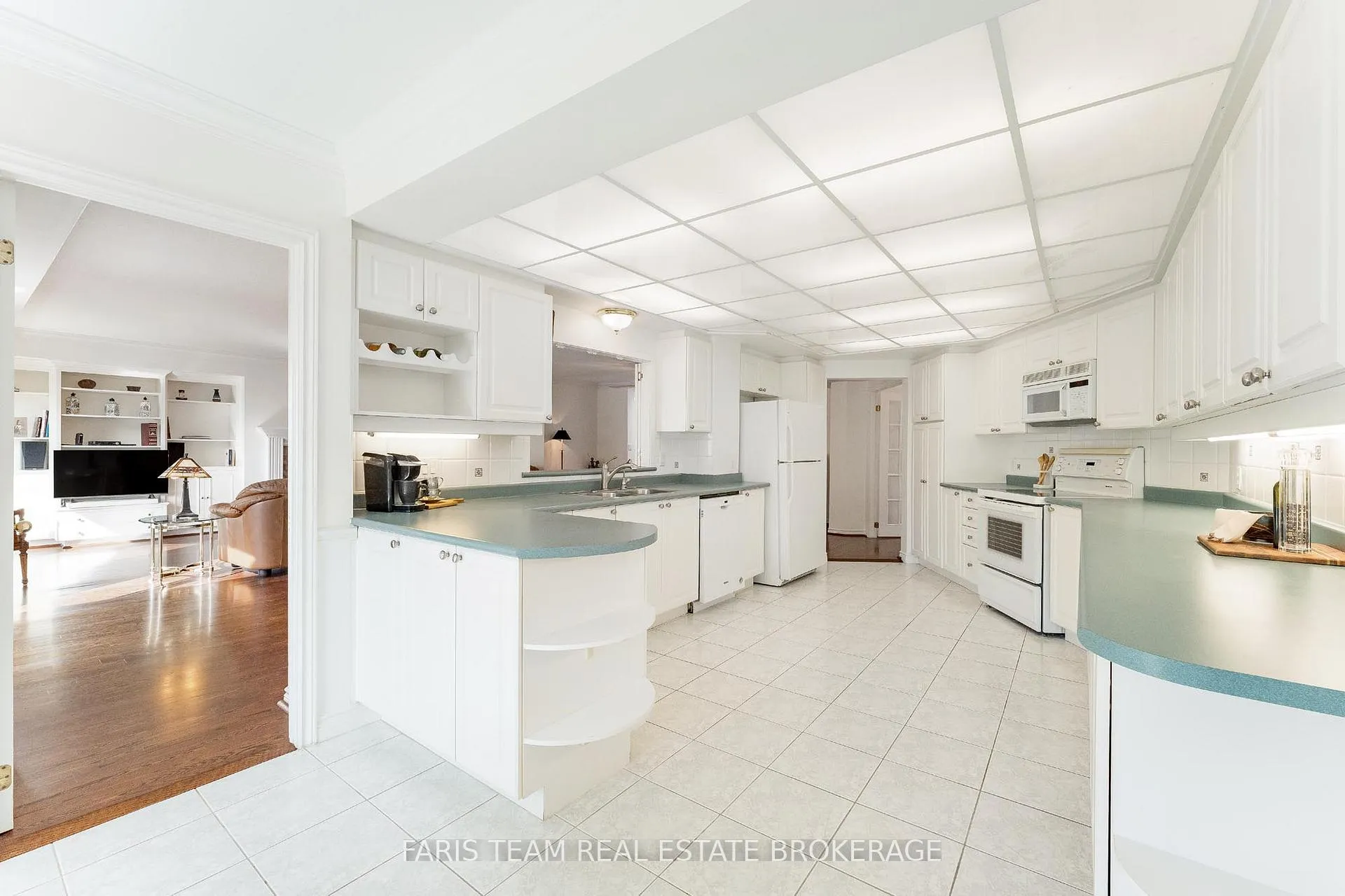 Photo 7 of Unit 307, 85 Wellington Street W, Aurora, Aurora Village — HOMEH