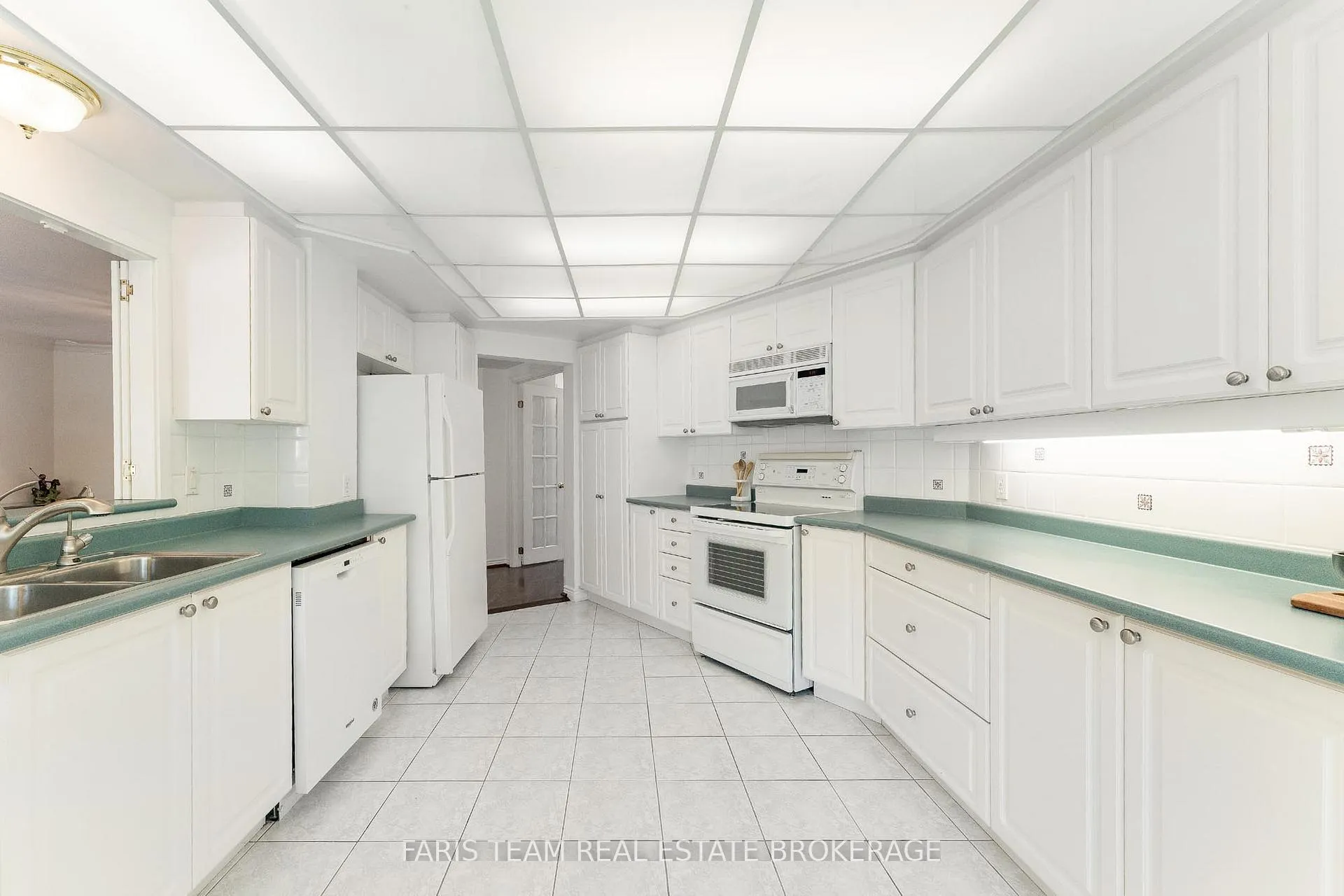 Photo 9 of Unit 307, 85 Wellington Street W, Aurora, Aurora Village — HOMEH