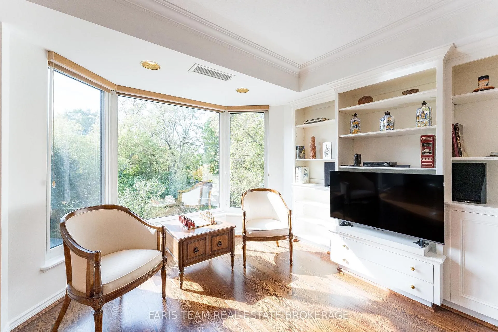 Photo 24 of Unit 307, 85 Wellington Street W, Aurora, Aurora Village — HOMEH