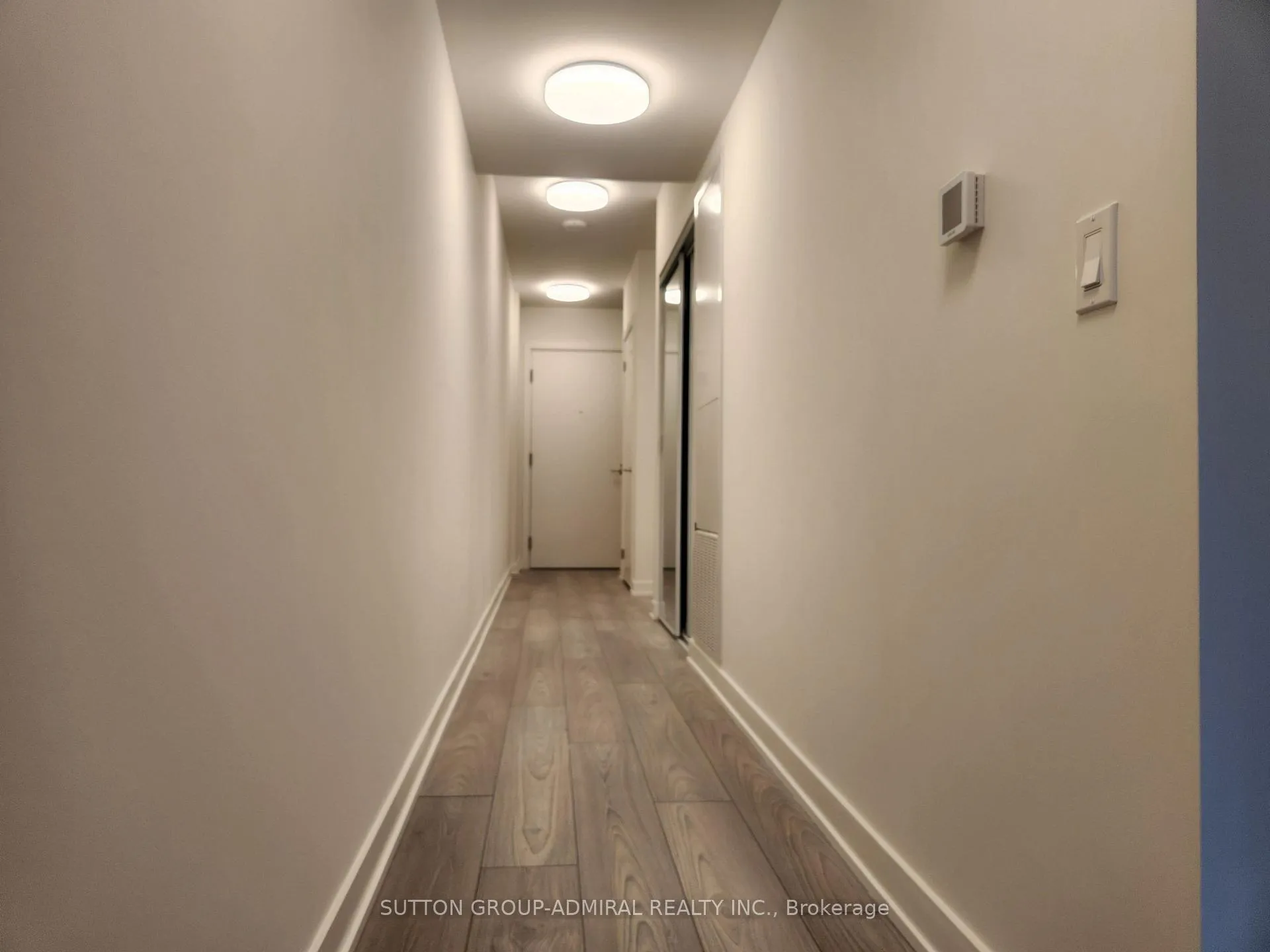 Photo 3 of Unit 813, 120 Broadway Avenue, Toronto, Mount Pleasant West — HOMEH