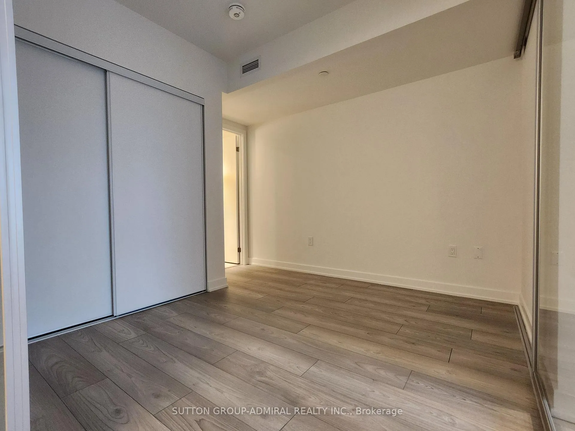 Photo 4 of Unit 813, 120 Broadway Avenue, Toronto, Mount Pleasant West — HOMEH