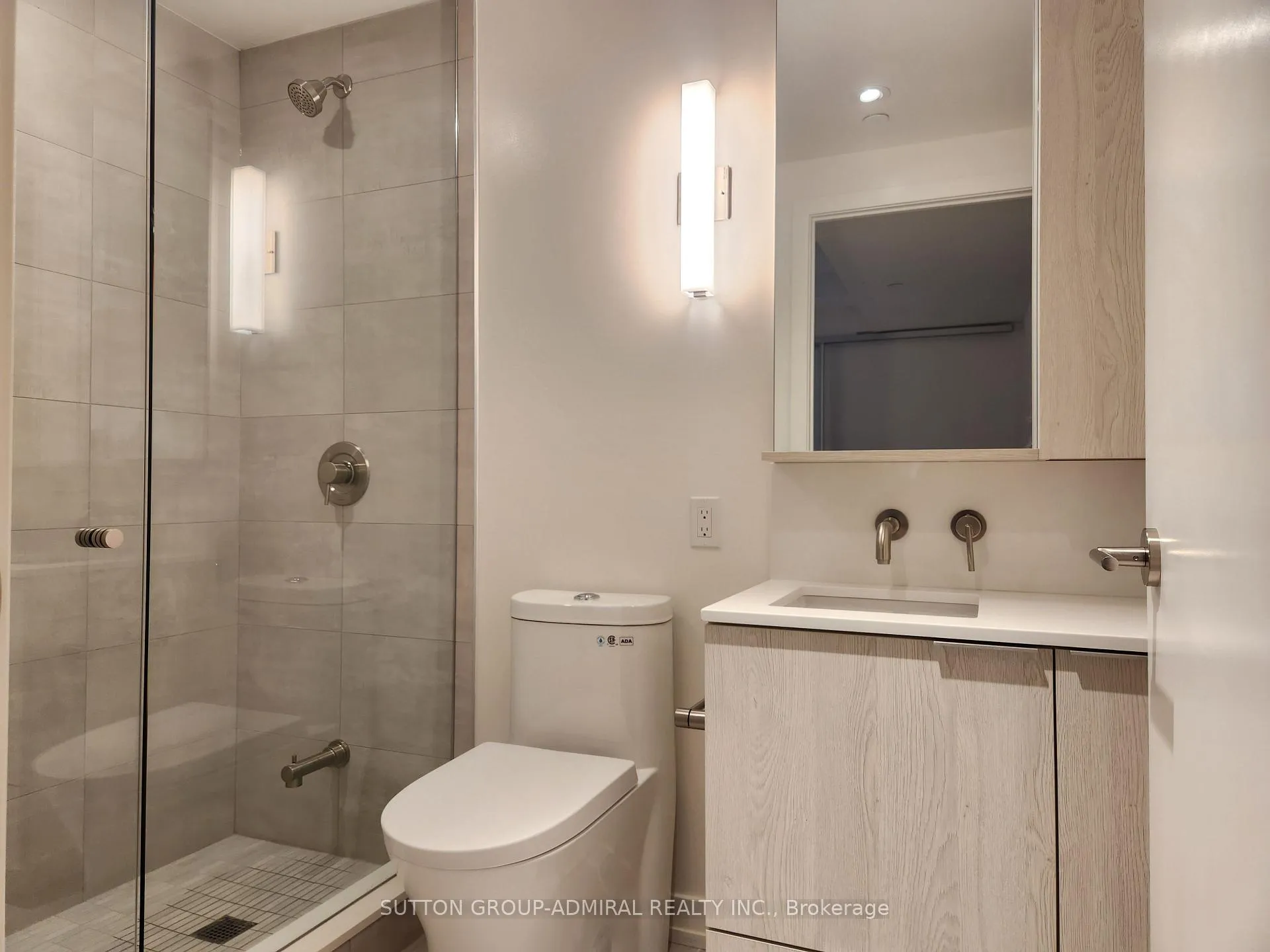 Photo 5 of Unit 813, 120 Broadway Avenue, Toronto, Mount Pleasant West — HOMEH