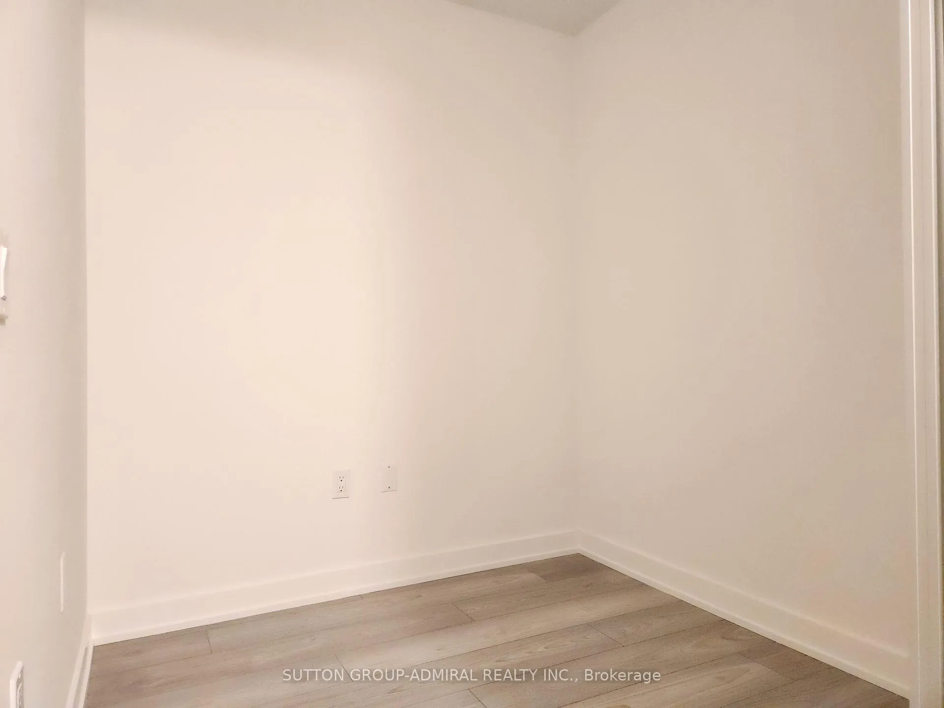 Photo 6 of Unit 813, 120 Broadway Avenue, Toronto, Mount Pleasant West — HOMEH