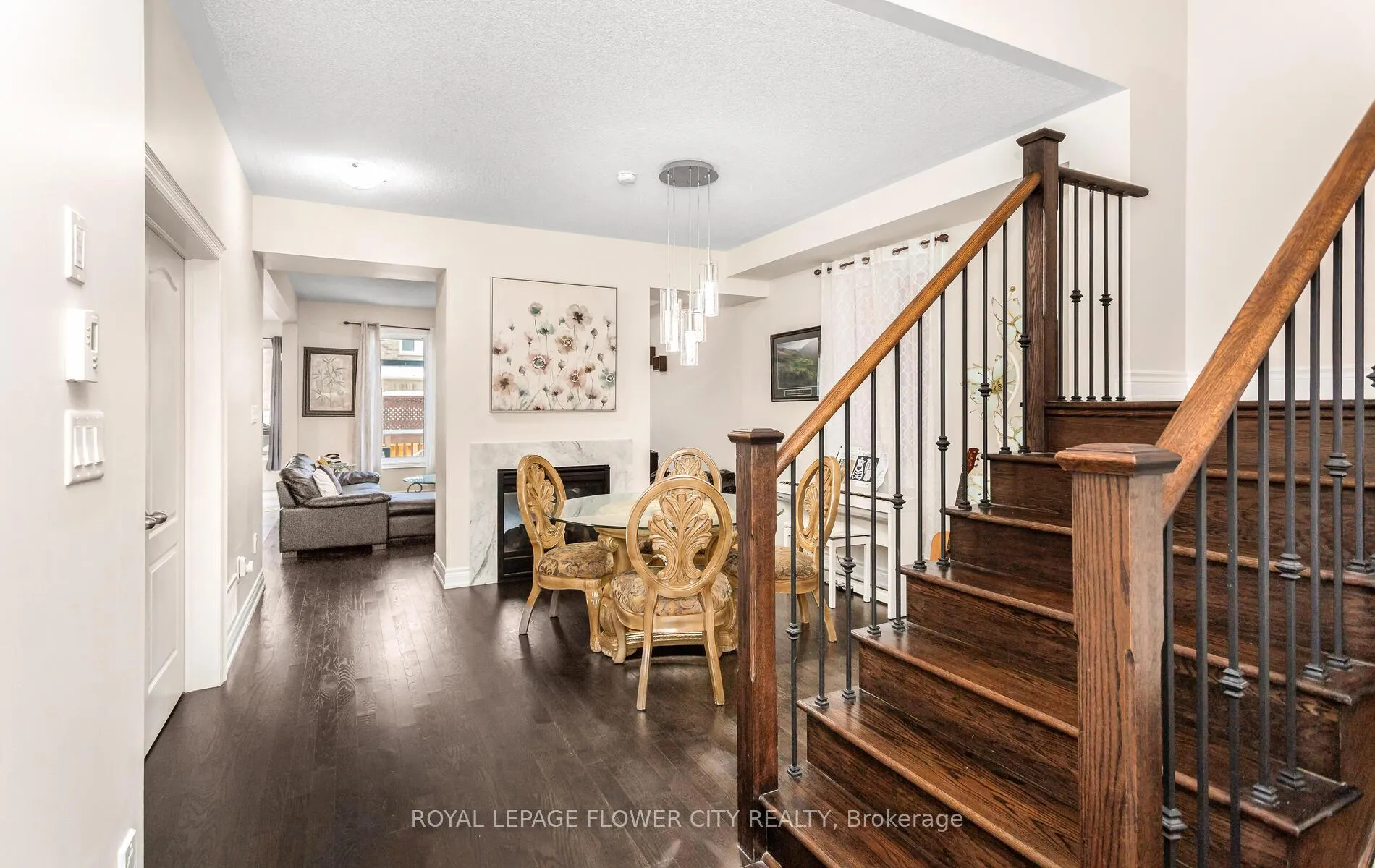Photo 3 of 125 Lionhead Golf Road, Brampton — HOMEH