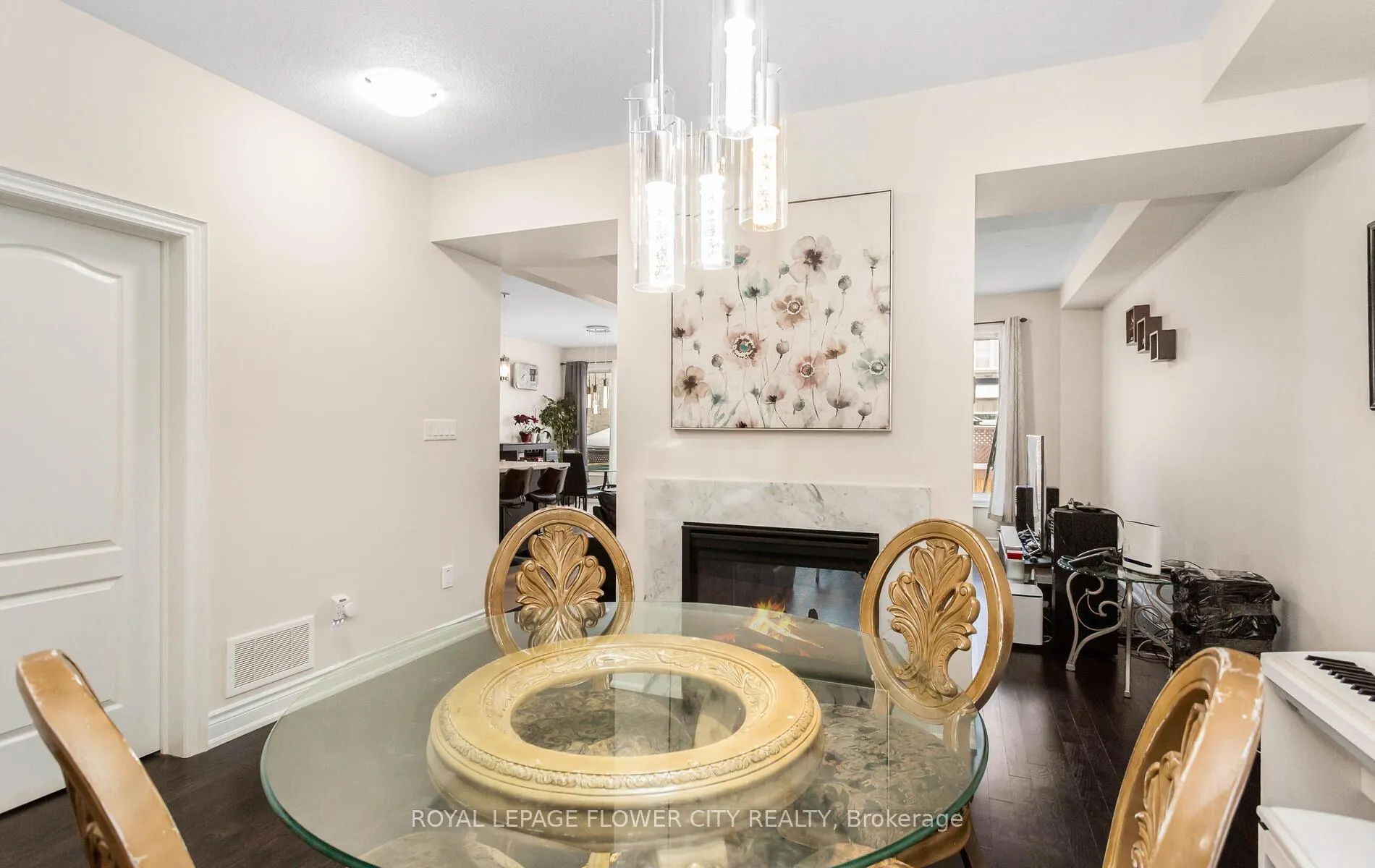 Photo 5 of 125 Lionhead Golf Road, Brampton — HOMEH