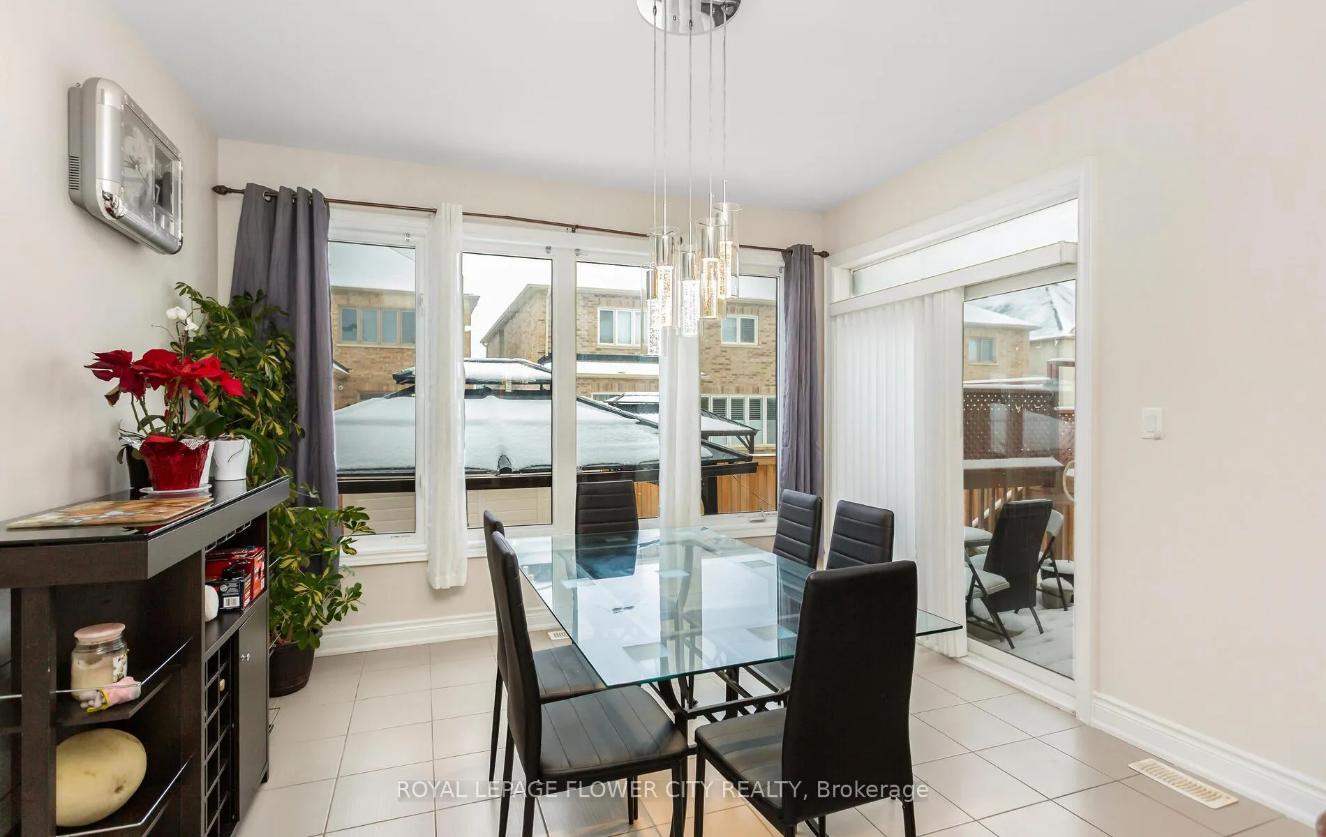 Photo 8 of 125 Lionhead Golf Road, Brampton — HOMEH