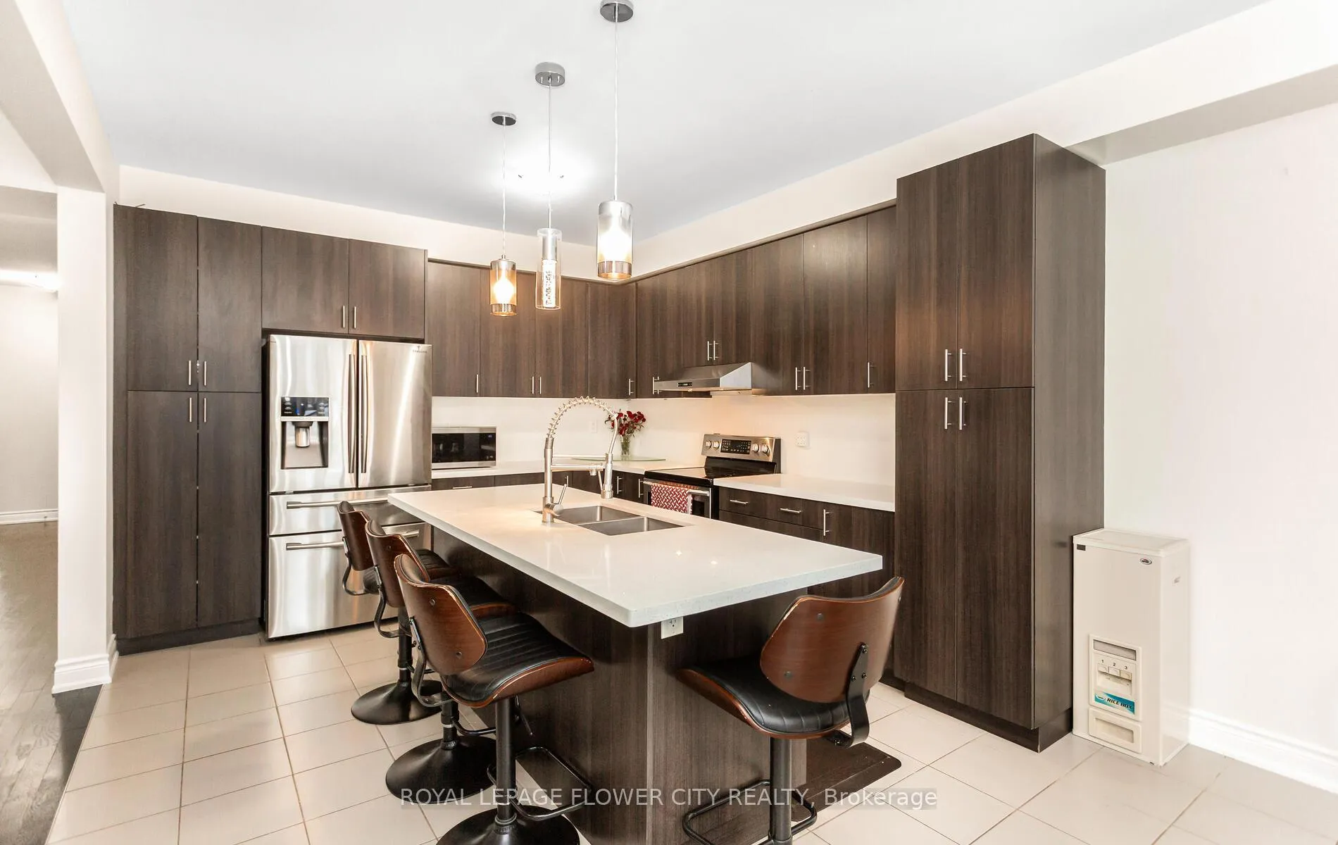 Photo 9 of 125 Lionhead Golf Road, Brampton — HOMEH