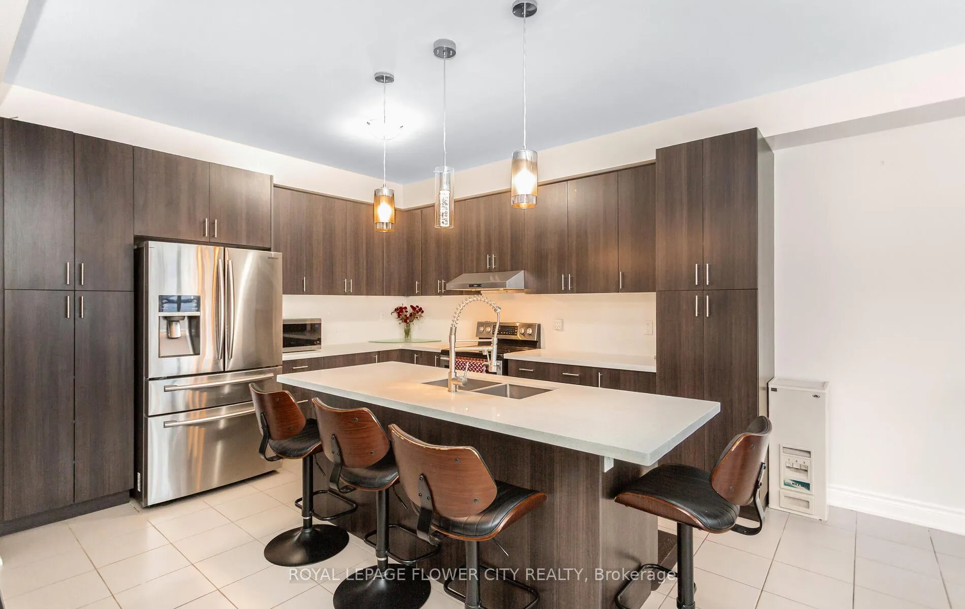 Photo 10 of 125 Lionhead Golf Road, Brampton — HOMEH