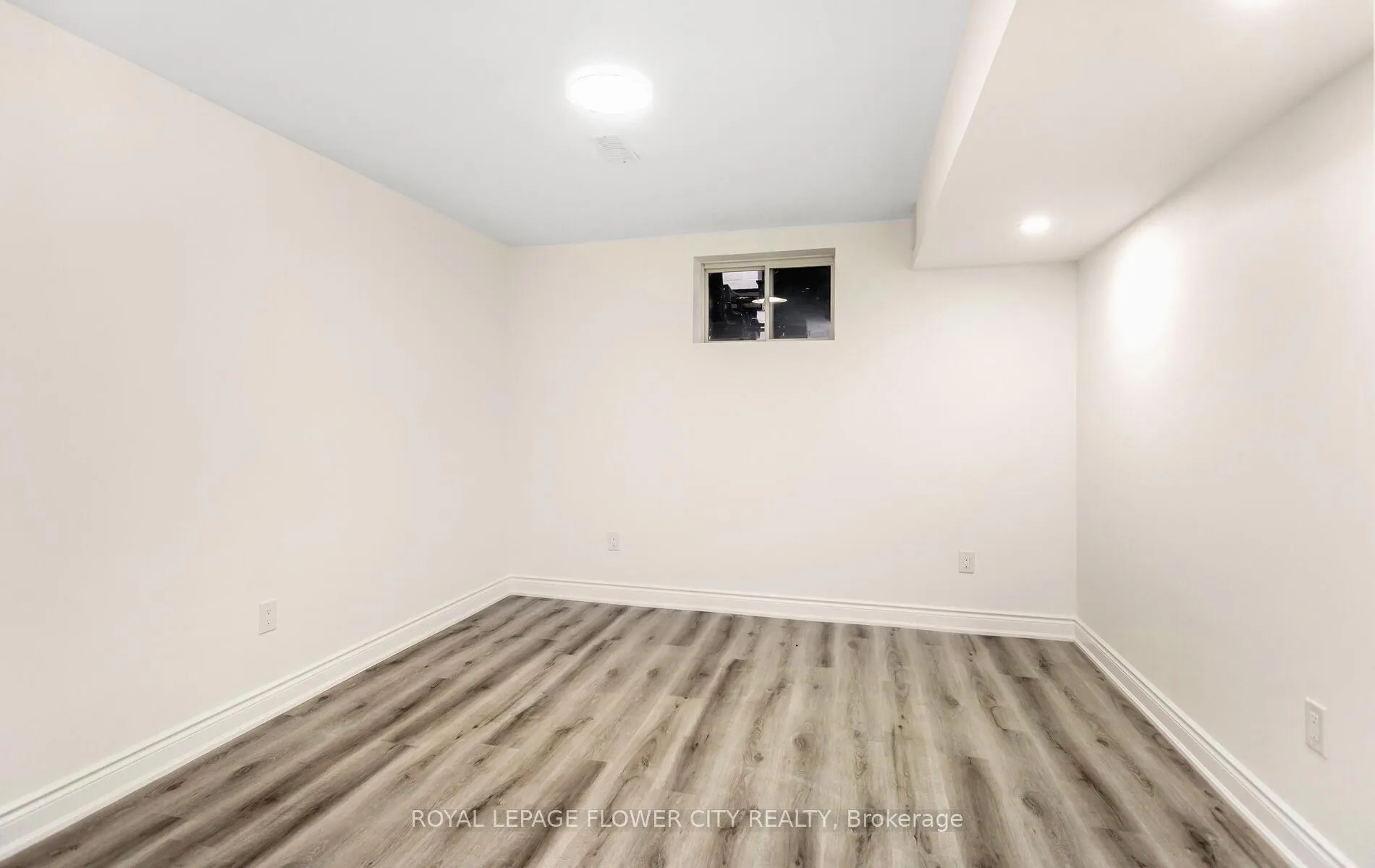 Photo 25 of 125 Lionhead Golf Road, Brampton — HOMEH