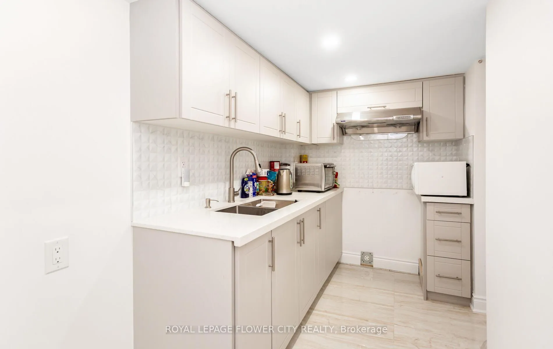 Photo 26 of 125 Lionhead Golf Road, Brampton — HOMEH