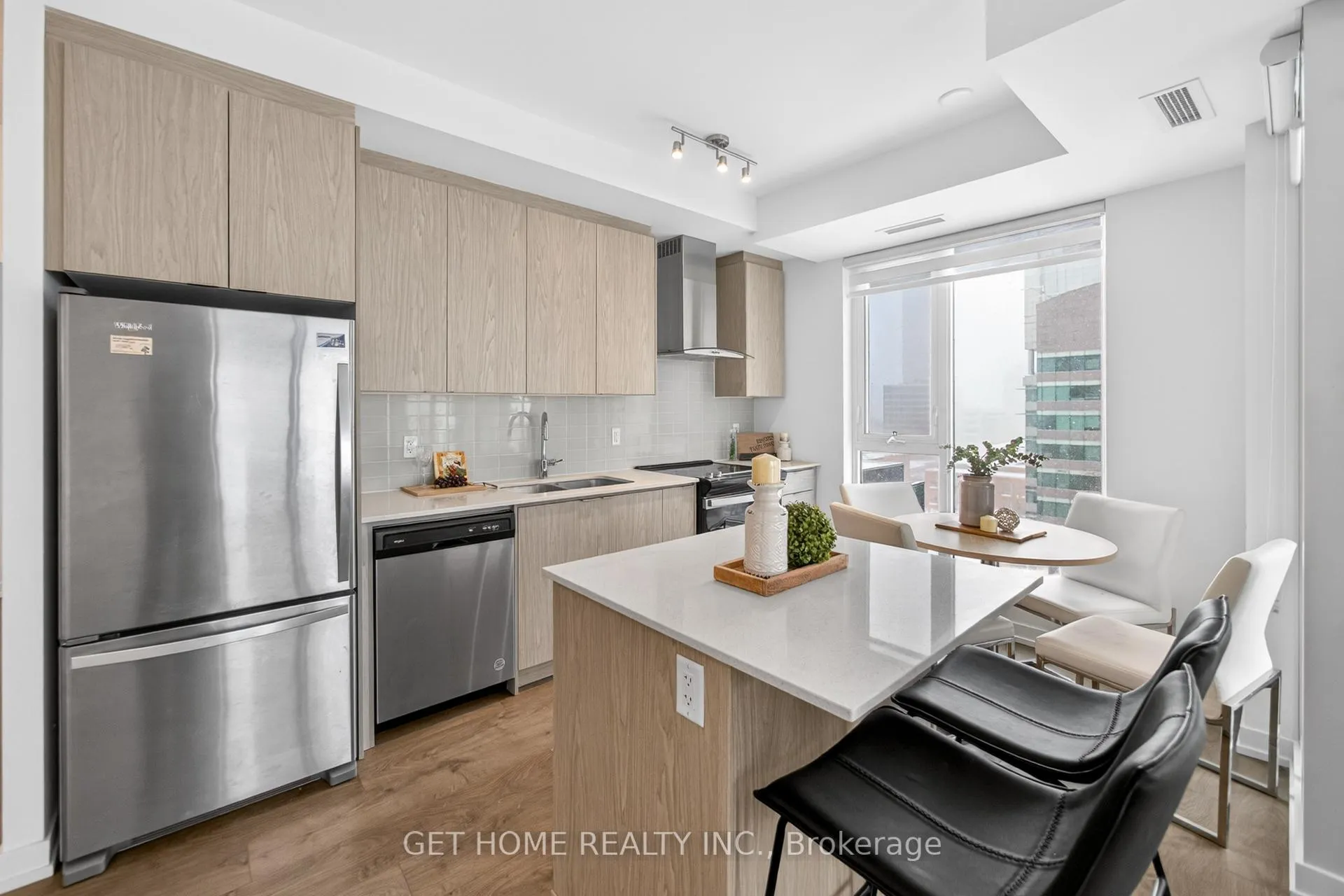 Photo 11 of Unit 902, 55 Duke Street W, Kitchener, City Commercial Core — HOMEH