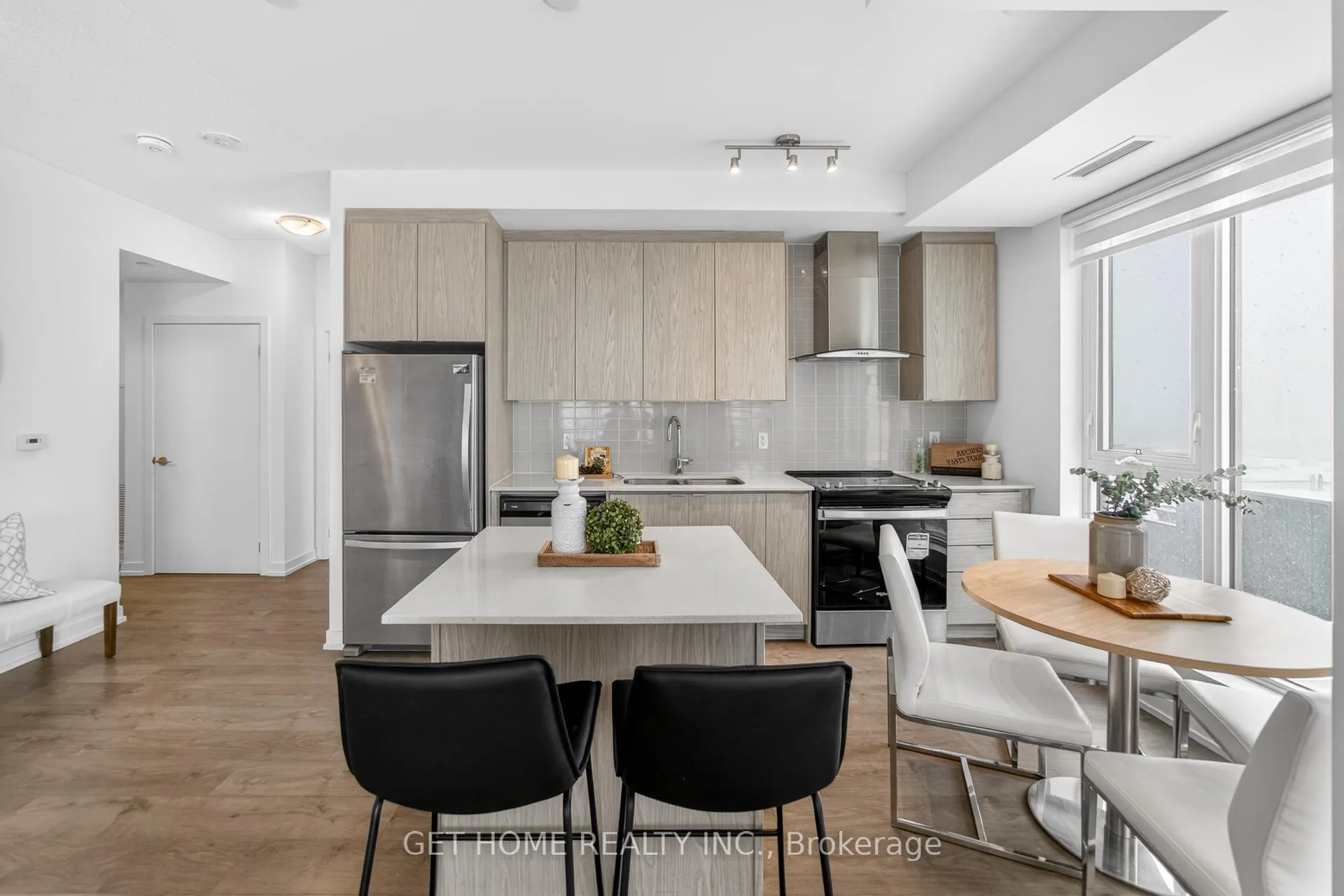 Photo 13 of Unit 902, 55 Duke Street W, Kitchener, City Commercial Core — HOMEH