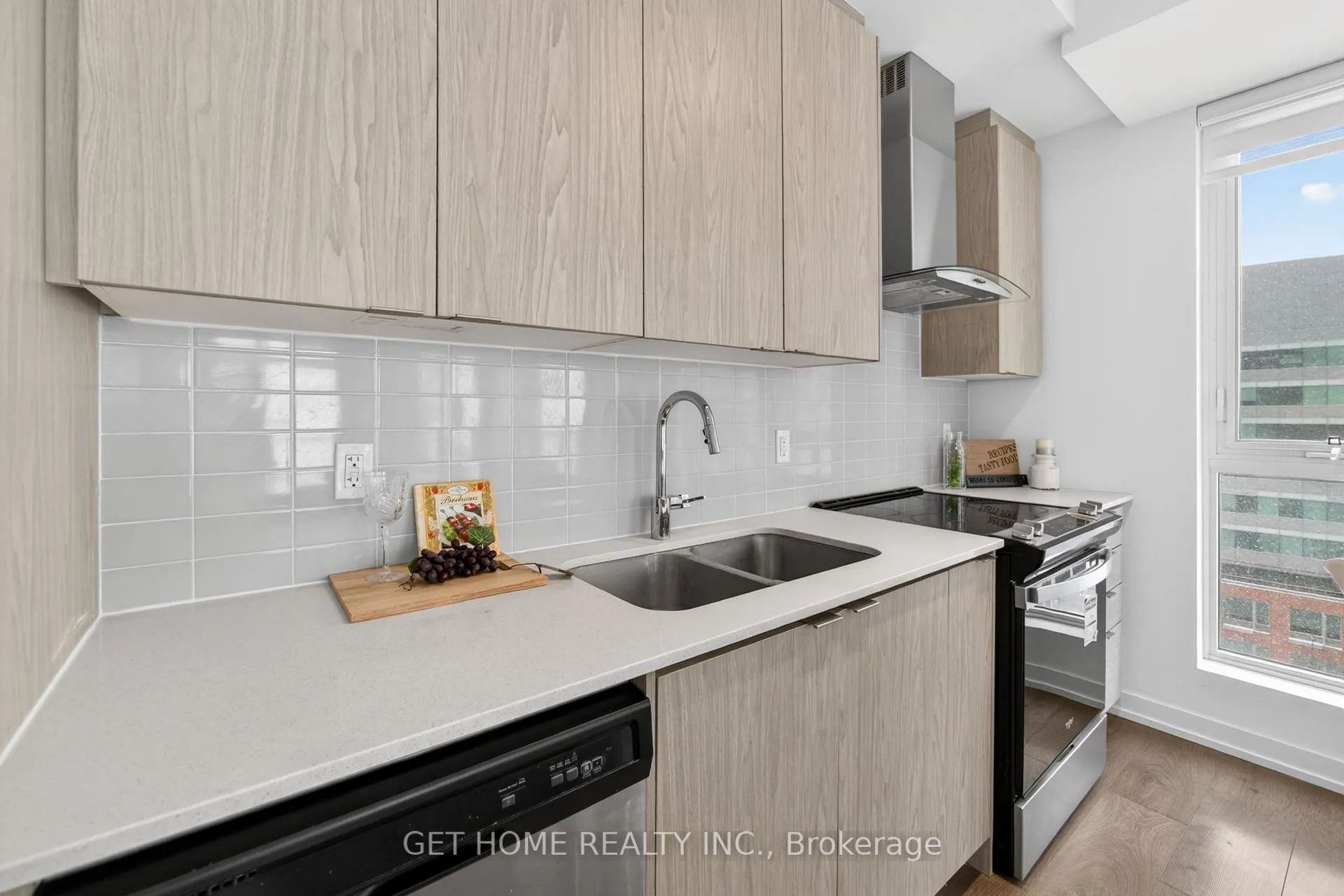 Photo 15 of Unit 902, 55 Duke Street W, Kitchener, City Commercial Core — HOMEH