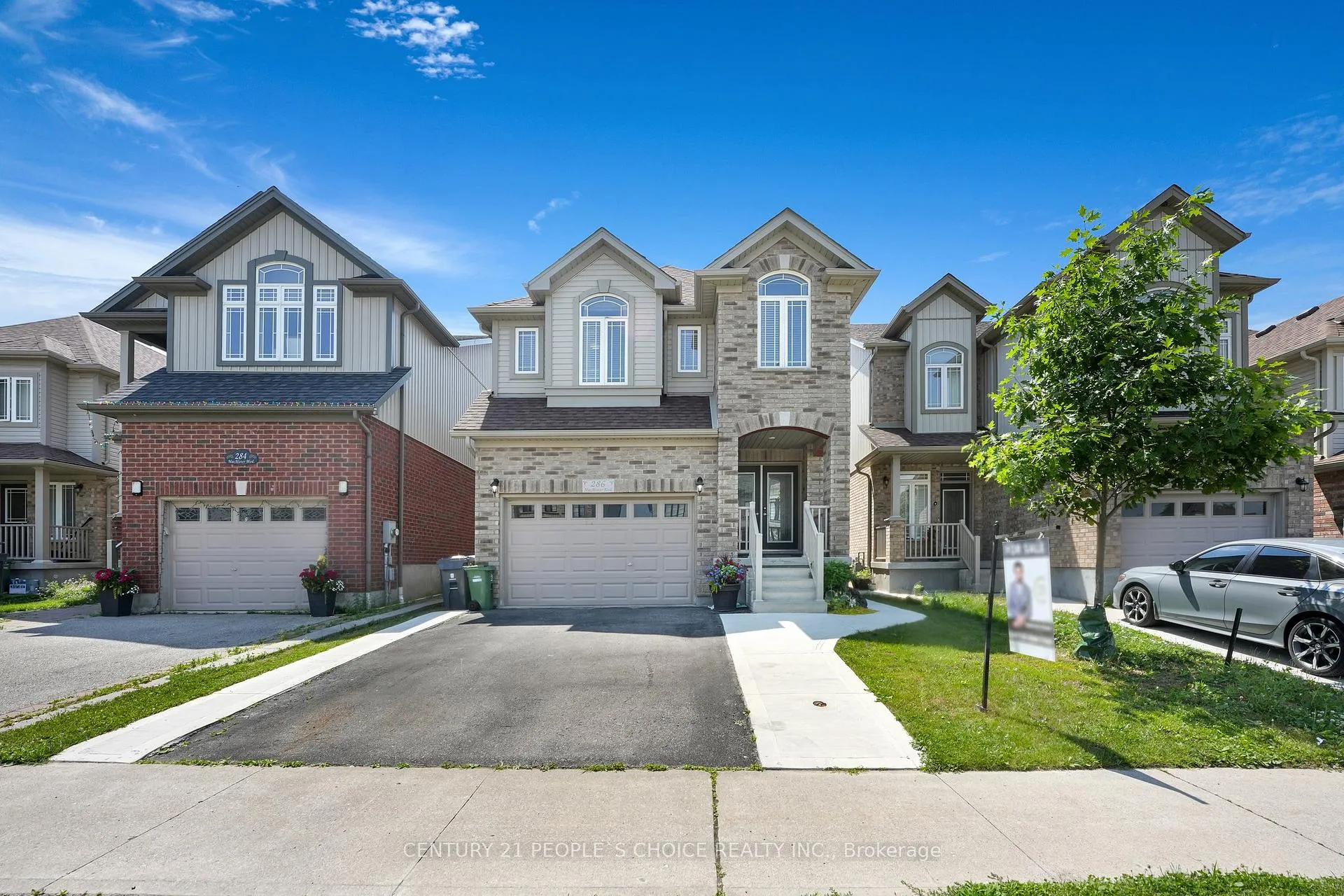 Front of 286 Macalister Boulevard