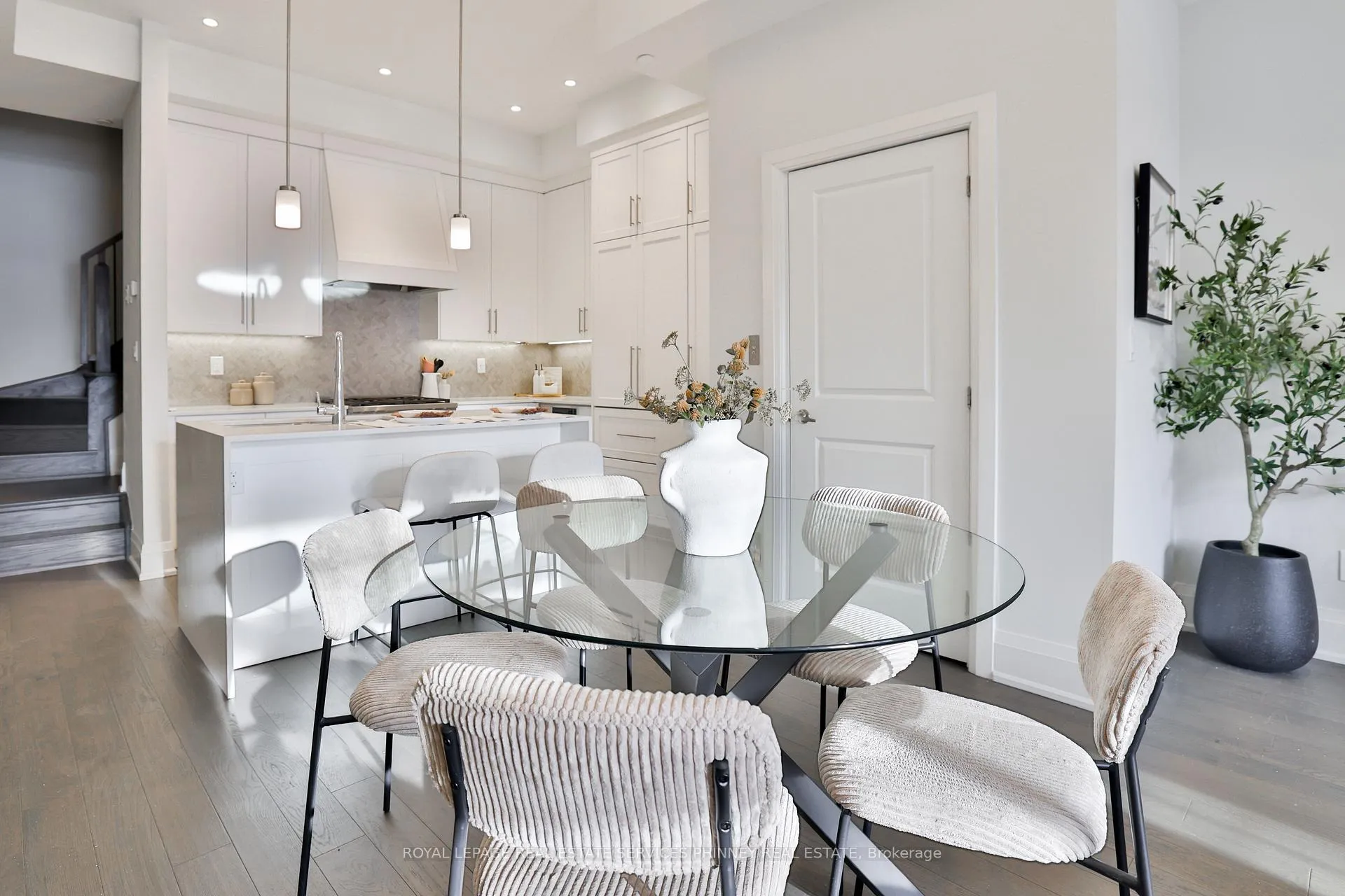 Photo 9 of Unit 10, 95 Brookfield Road, Oakville, Central — HOMEH