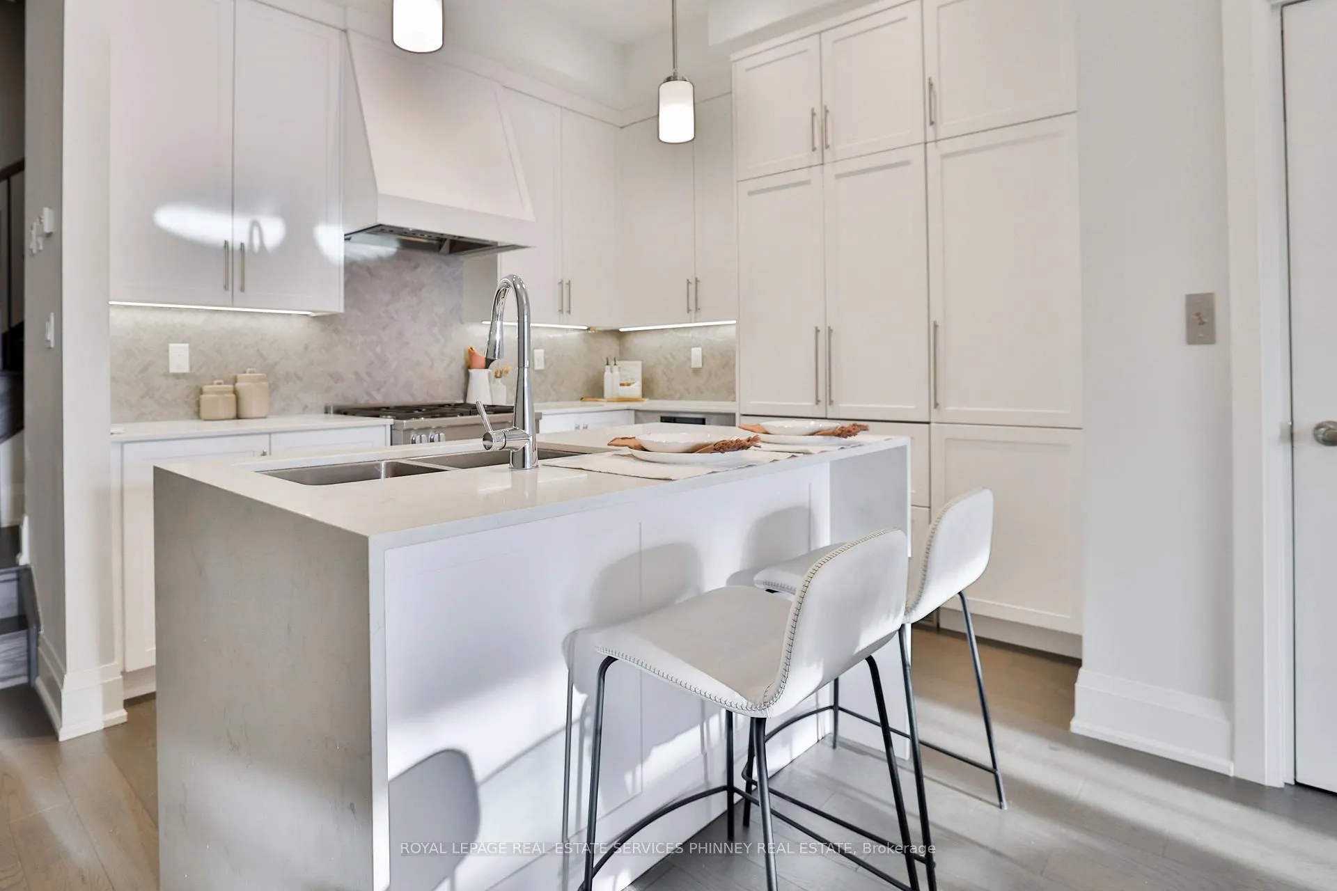 Photo 10 of Unit 10, 95 Brookfield Road, Oakville, Central — HOMEH