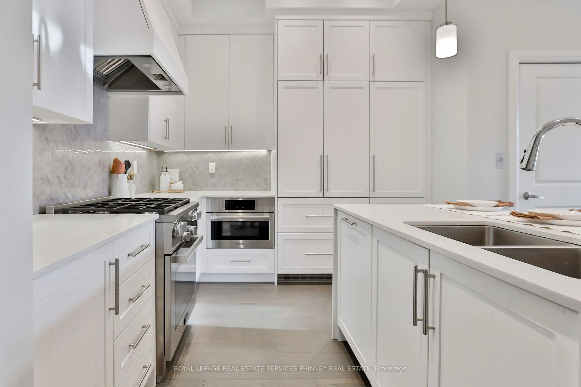 Photo 11 of Unit 10, 95 Brookfield Road, Oakville, Central — HOMEH
