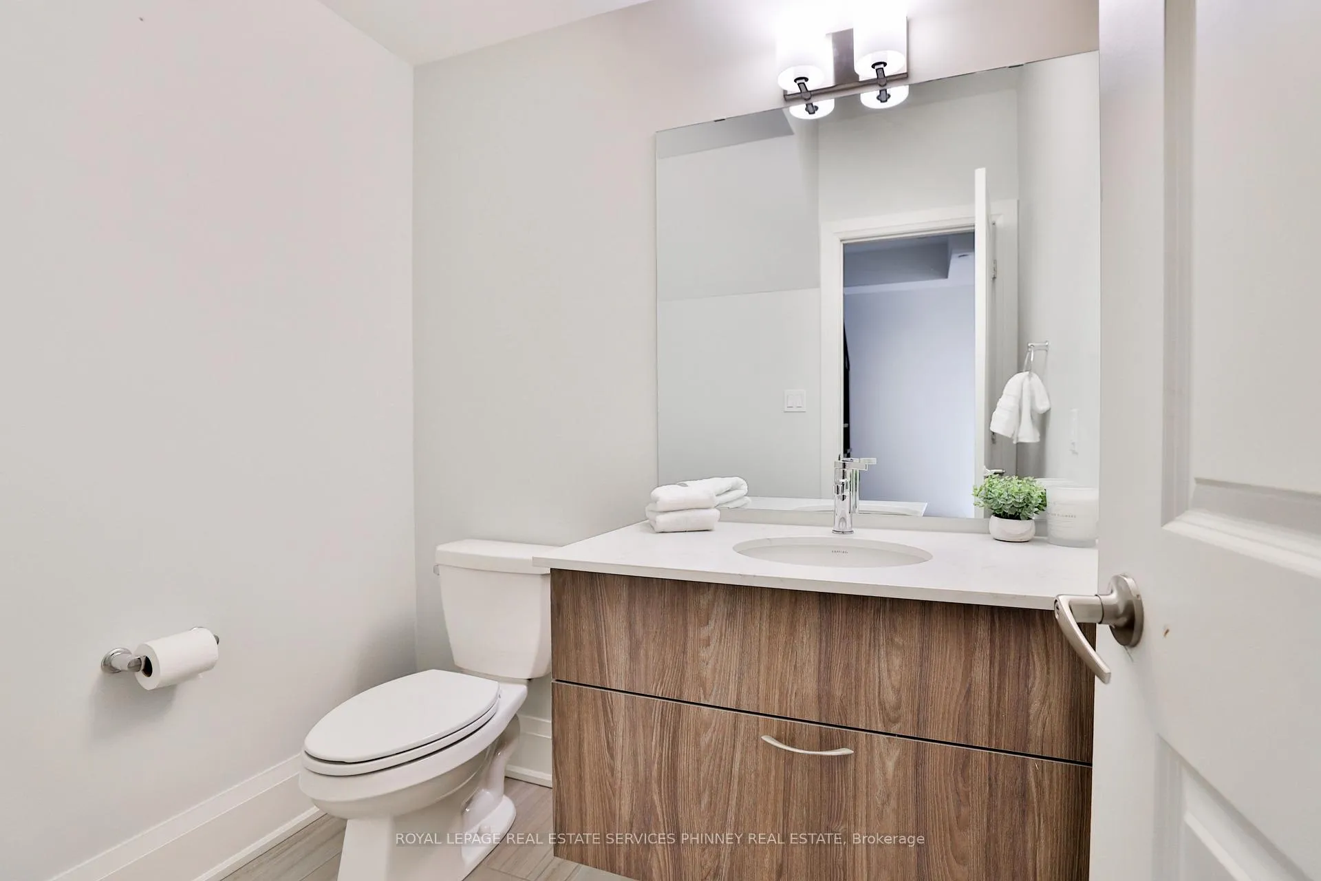 Photo 16 of Unit 10, 95 Brookfield Road, Oakville, Central — HOMEH