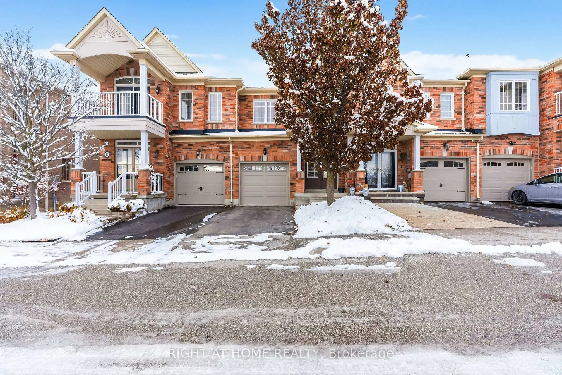 Photo 2 of Unit 9, 320 Ravineview Drive, Vaughan, Rural Vaughan — HOMEH