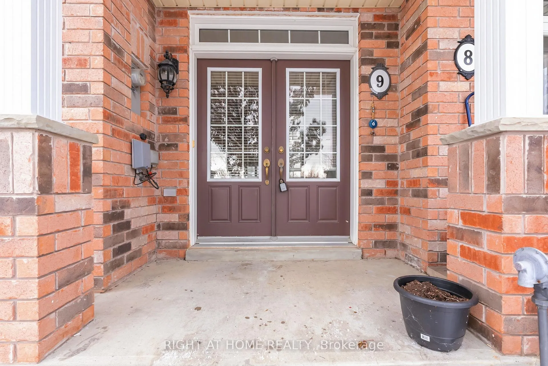 Photo 3 of Unit 9, 320 Ravineview Drive, Vaughan, Rural Vaughan — HOMEH