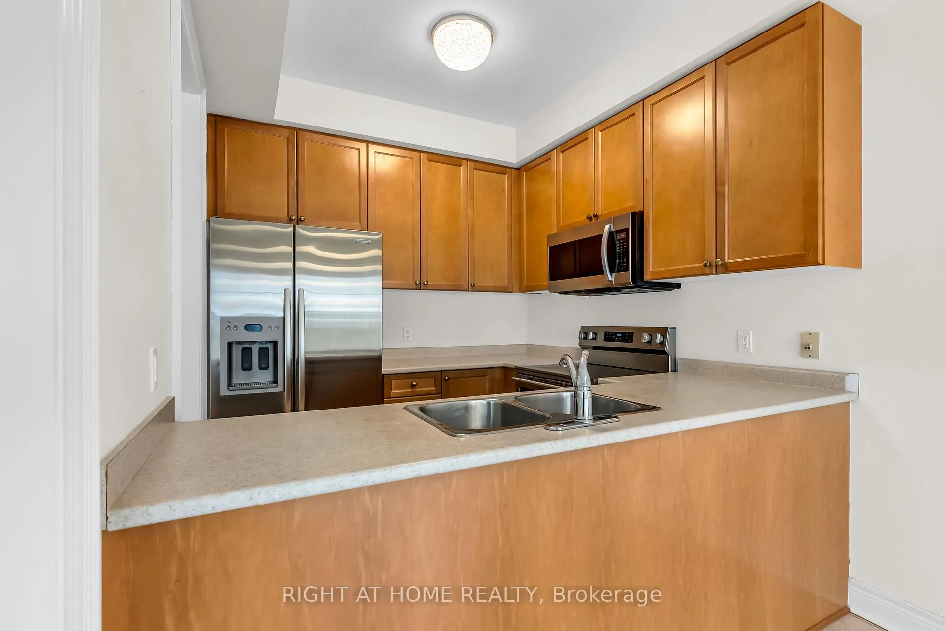 Photo 14 of Unit 9, 320 Ravineview Drive, Vaughan, Rural Vaughan — HOMEH