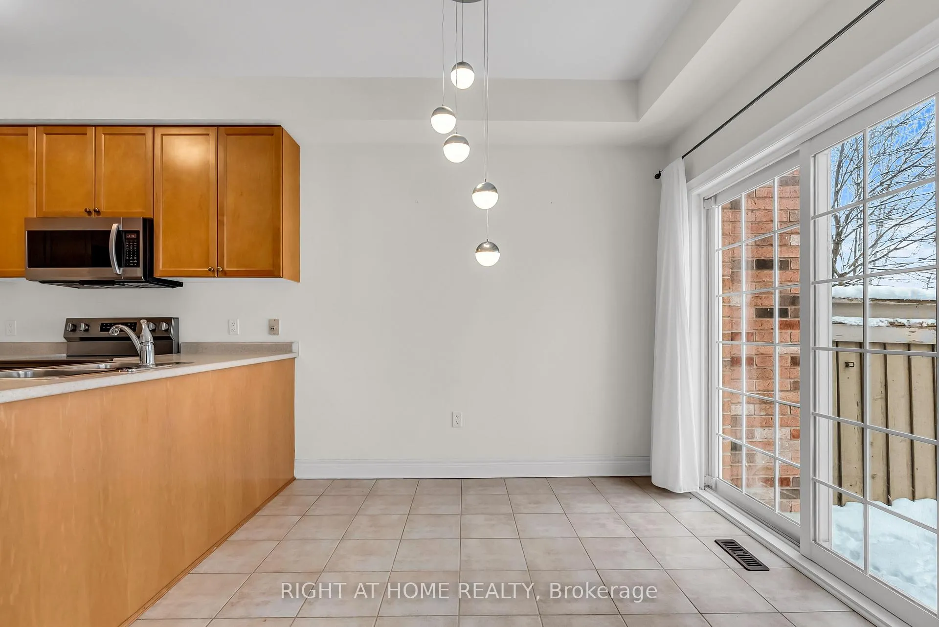 Photo 15 of Unit 9, 320 Ravineview Drive, Vaughan, Rural Vaughan — HOMEH