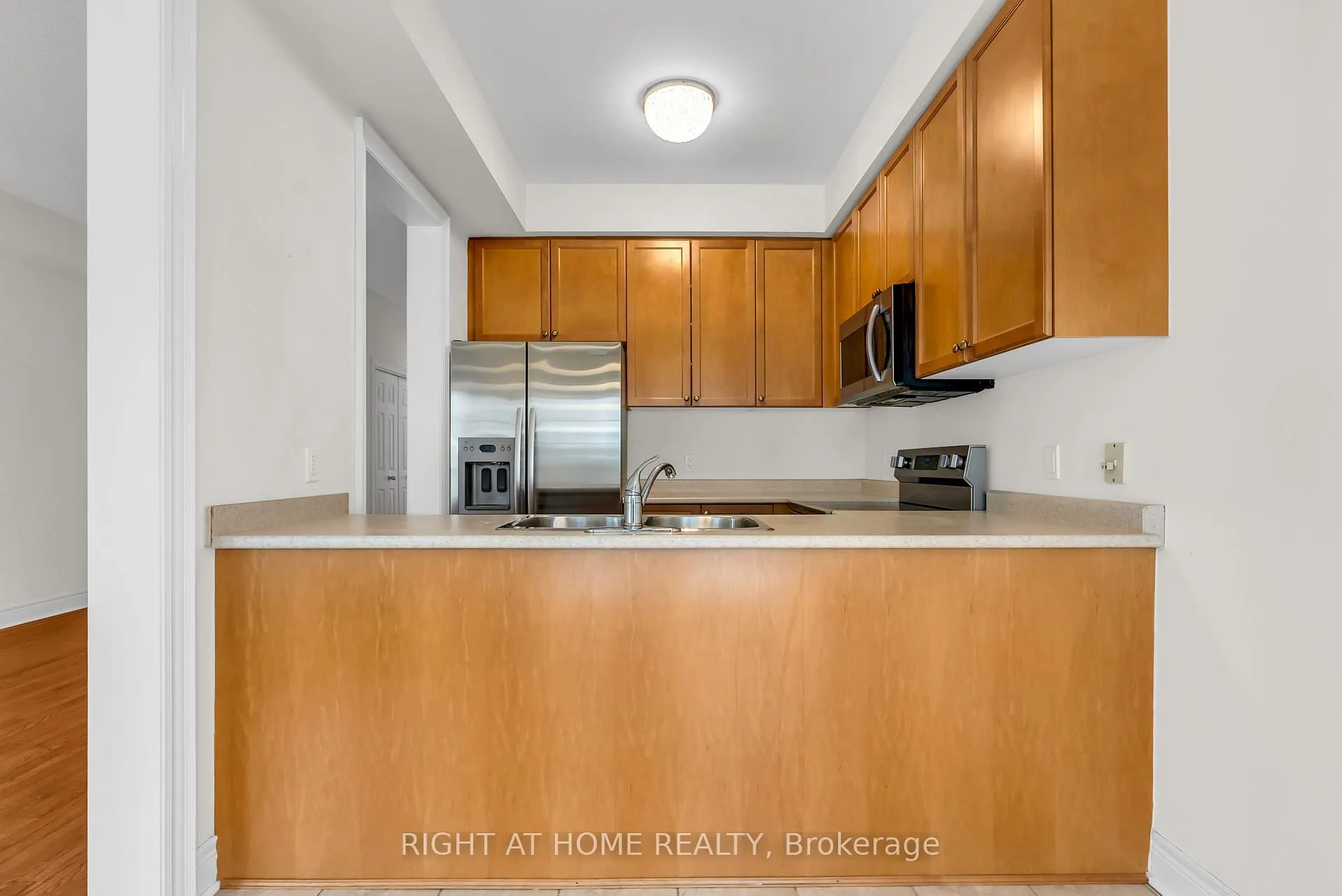 Photo 16 of Unit 9, 320 Ravineview Drive, Vaughan, Rural Vaughan — HOMEH