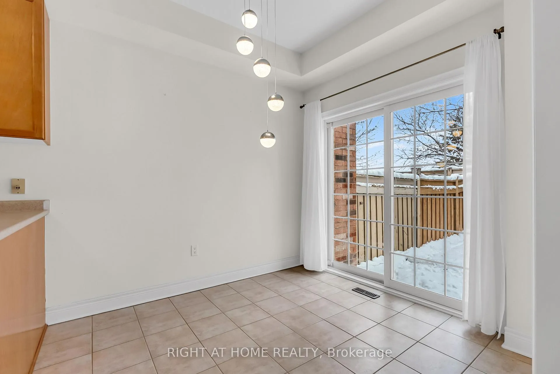 Photo 17 of Unit 9, 320 Ravineview Drive, Vaughan, Rural Vaughan — HOMEH
