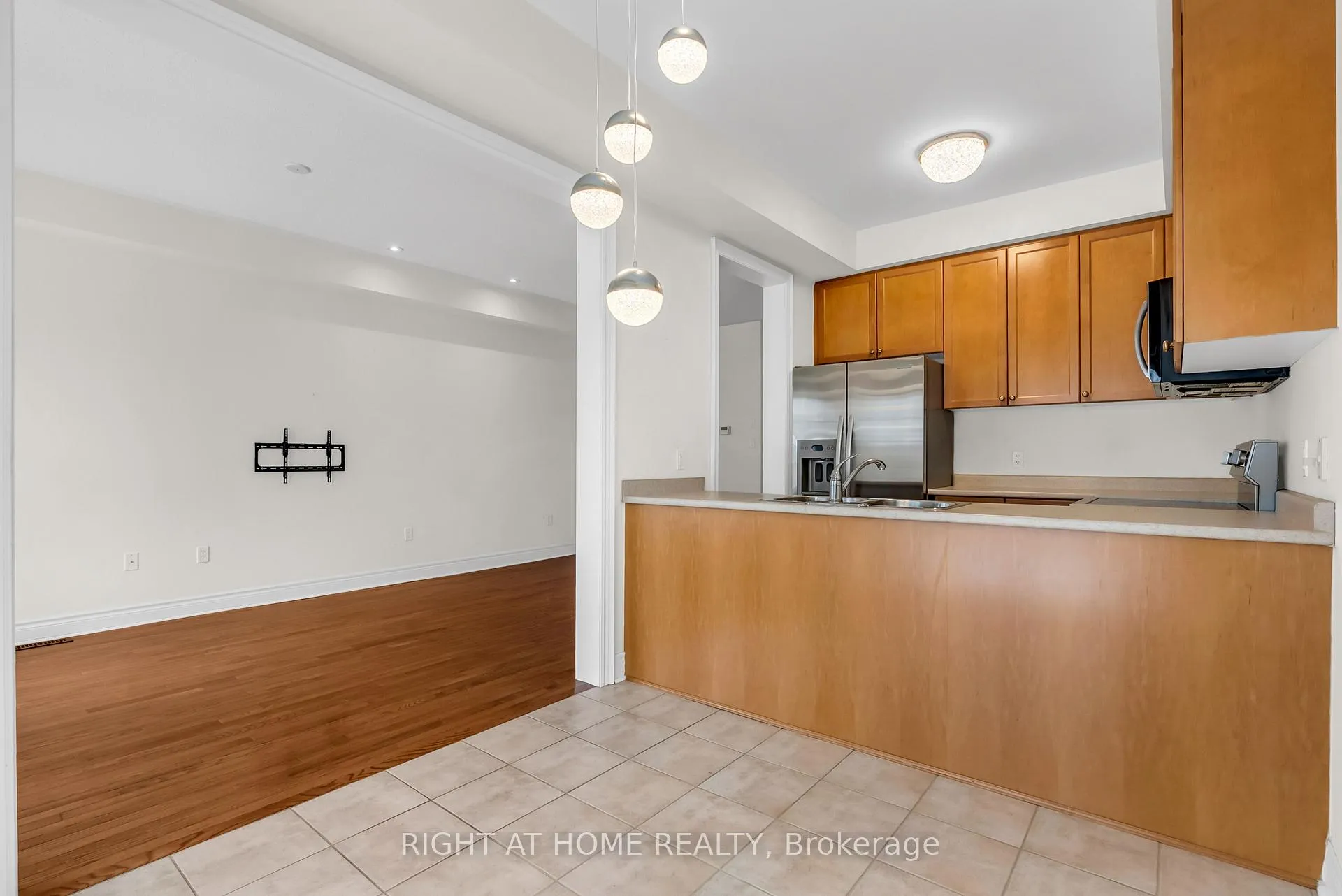 Photo 18 of Unit 9, 320 Ravineview Drive, Vaughan, Rural Vaughan — HOMEH