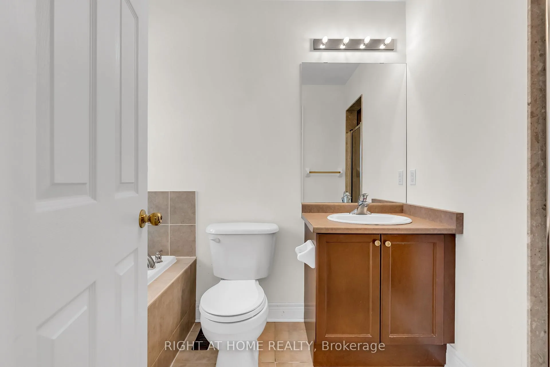Photo 26 of Unit 9, 320 Ravineview Drive, Vaughan, Rural Vaughan — HOMEH