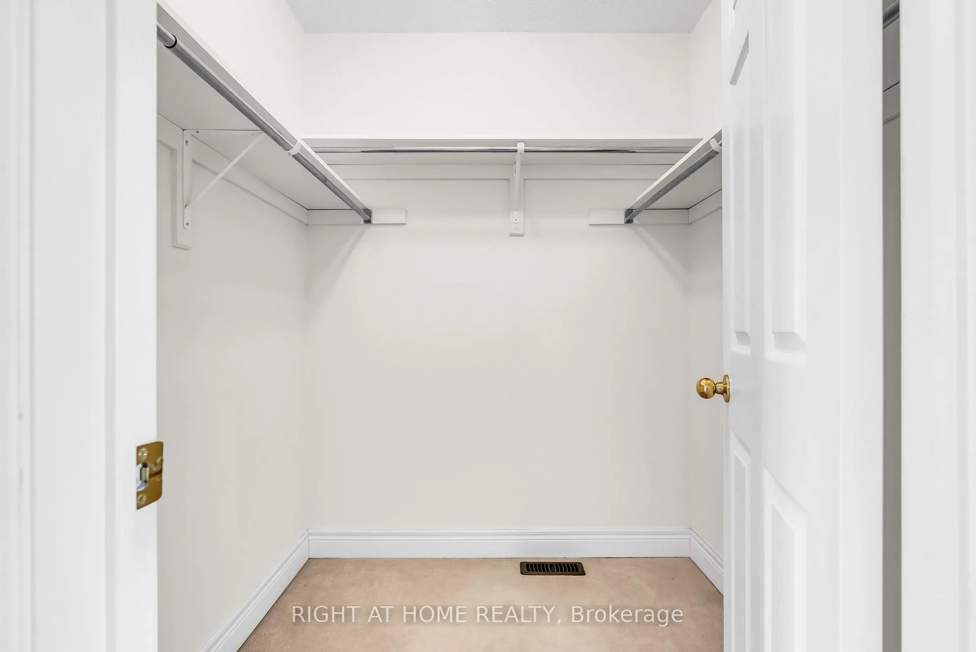 Photo 29 of Unit 9, 320 Ravineview Drive, Vaughan, Rural Vaughan — HOMEH