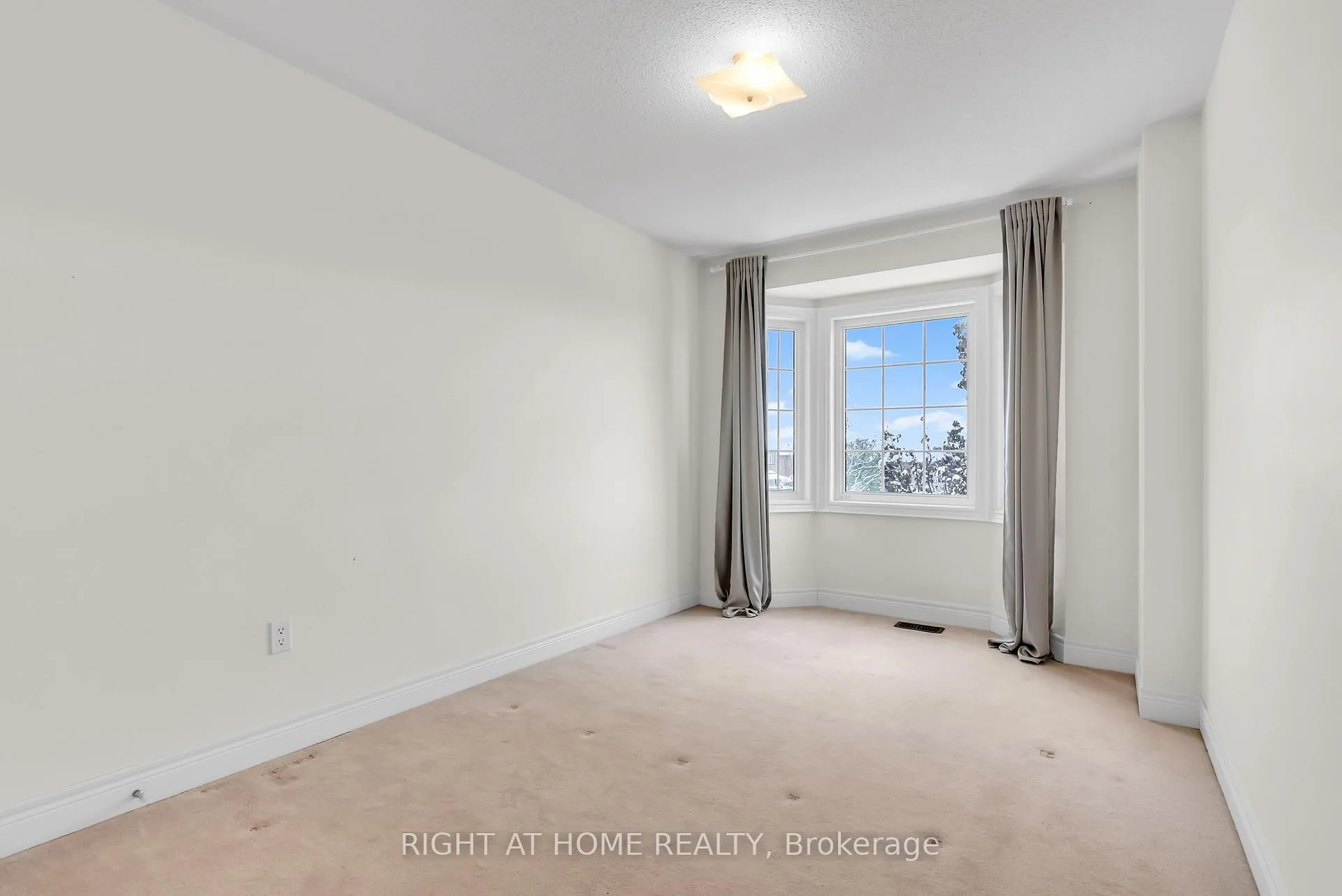 Photo 30 of Unit 9, 320 Ravineview Drive, Vaughan, Rural Vaughan — HOMEH