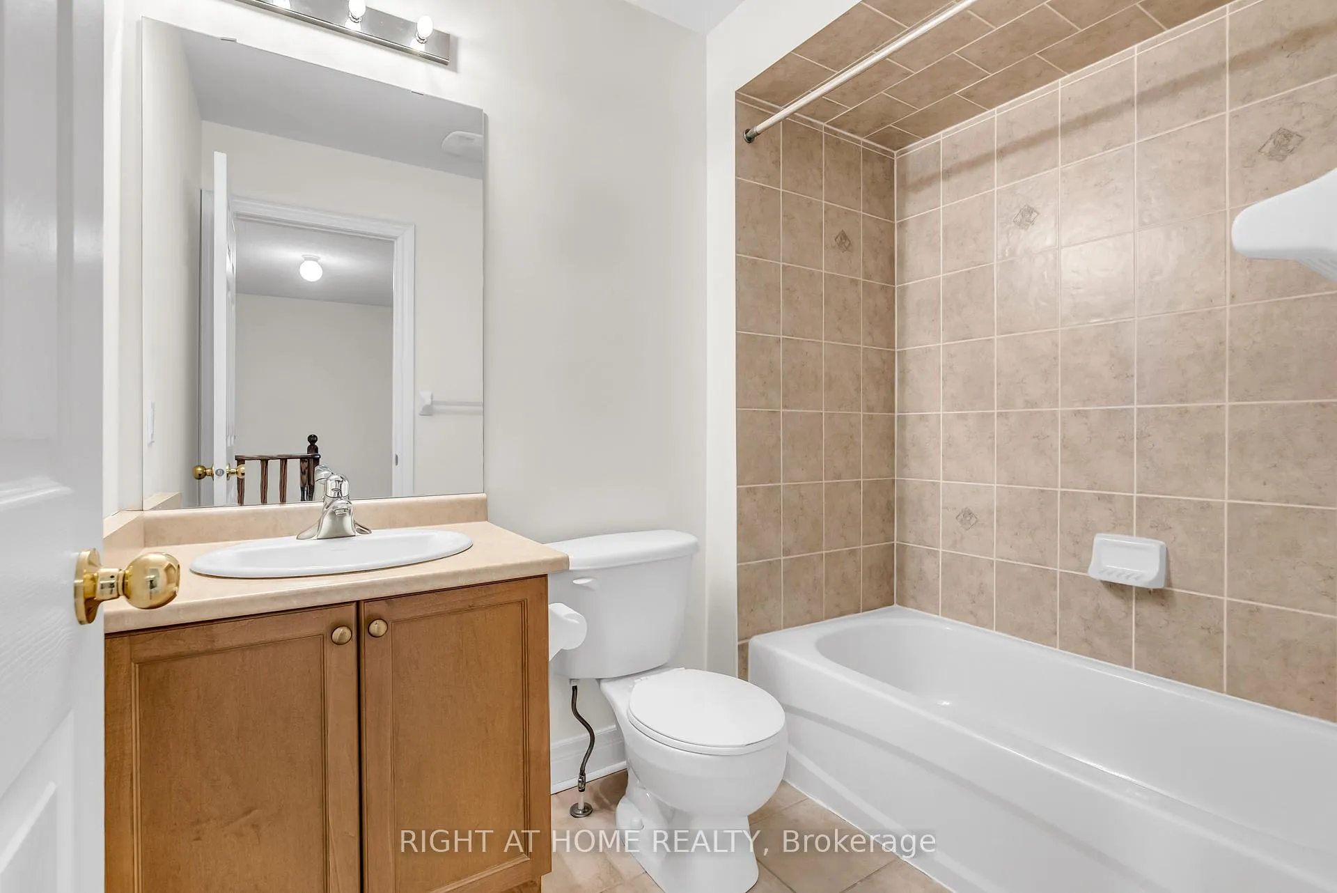 Photo 32 of Unit 9, 320 Ravineview Drive, Vaughan, Rural Vaughan — HOMEH