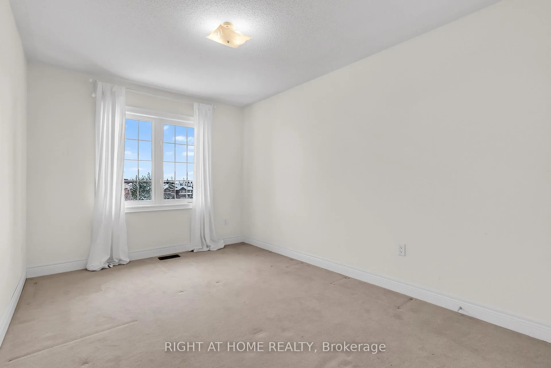 Photo 33 of Unit 9, 320 Ravineview Drive, Vaughan, Rural Vaughan — HOMEH