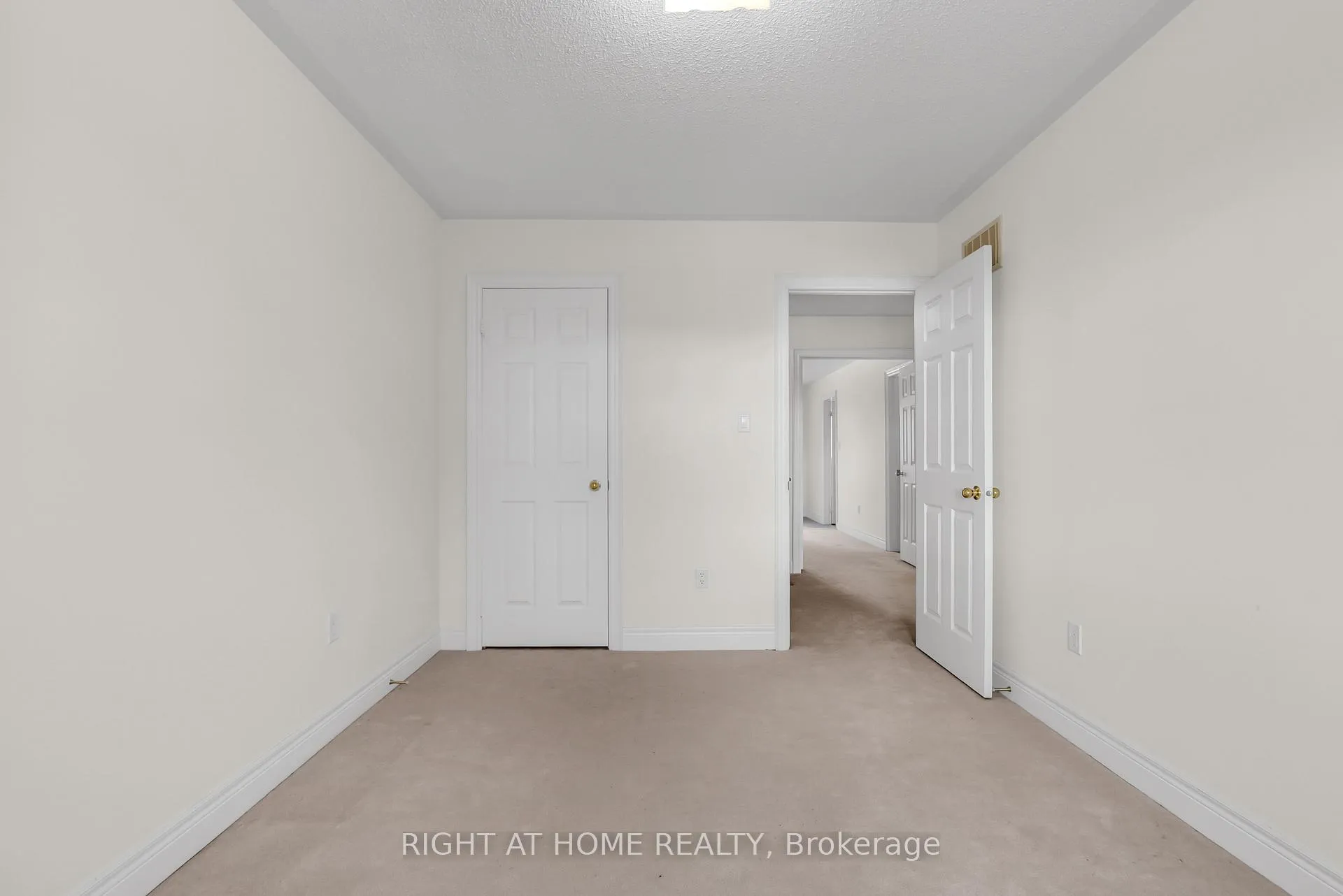Photo 34 of Unit 9, 320 Ravineview Drive, Vaughan, Rural Vaughan — HOMEH