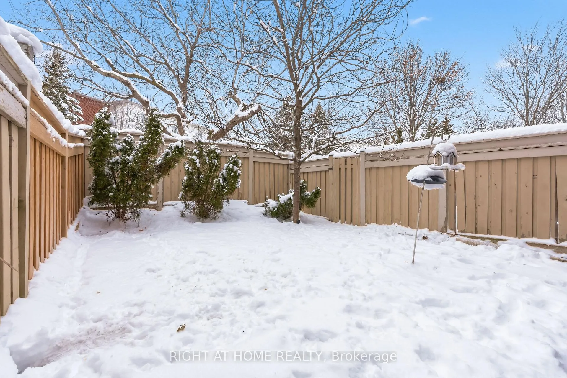 Photo 37 of Unit 9, 320 Ravineview Drive, Vaughan, Rural Vaughan — HOMEH