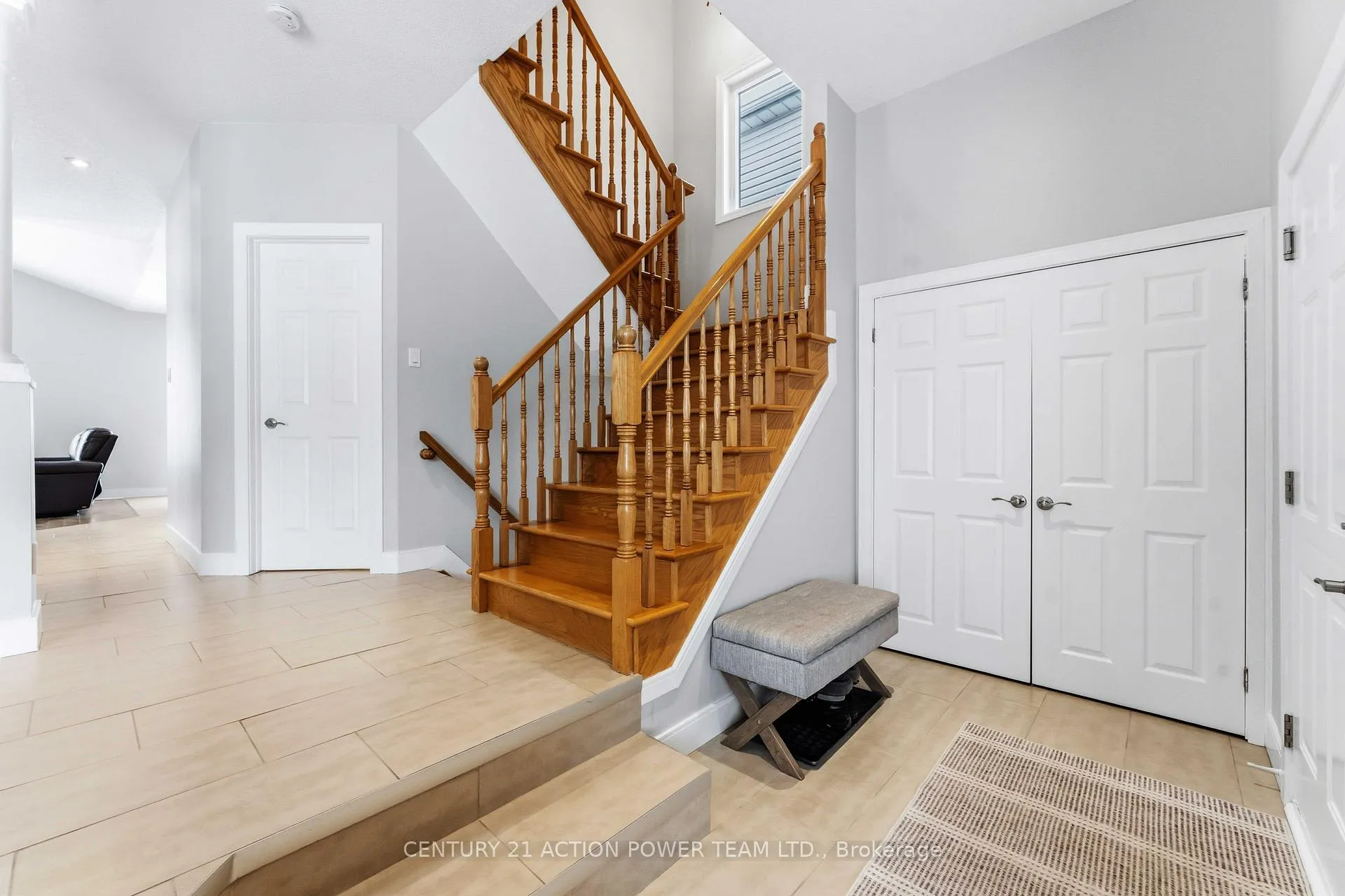 Photo 4 of 1510 Rumford Drive, Ottawa, Fallingbrook/Pineridge — HOMEH