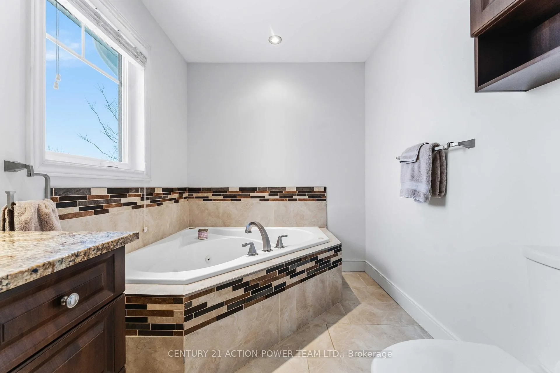 Photo 31 of 1510 Rumford Drive, Ottawa, Fallingbrook/Pineridge — HOMEH