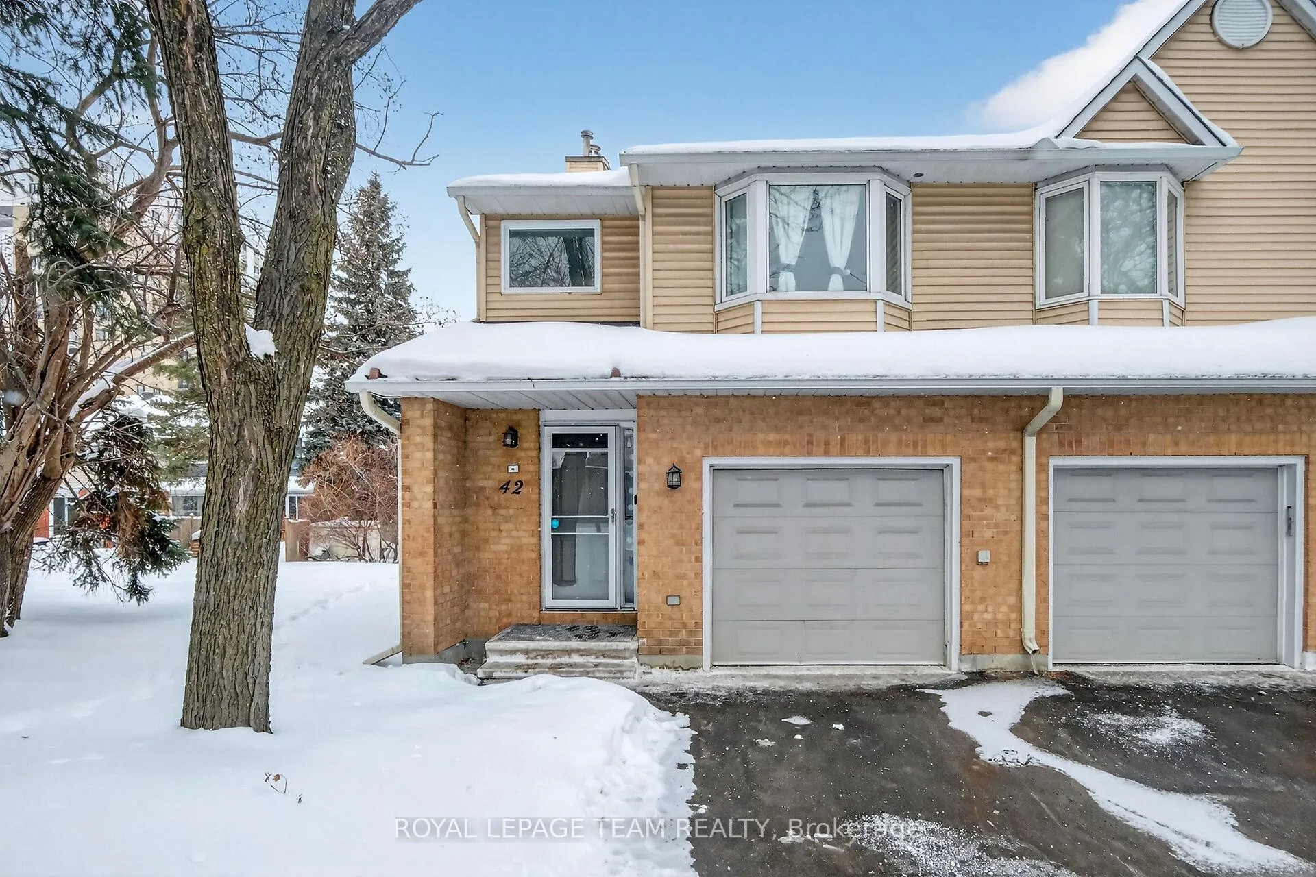 Photo 1 of 42 Oakhaven Private, Ottawa, Overbrook/Castle Heights — HOMEH