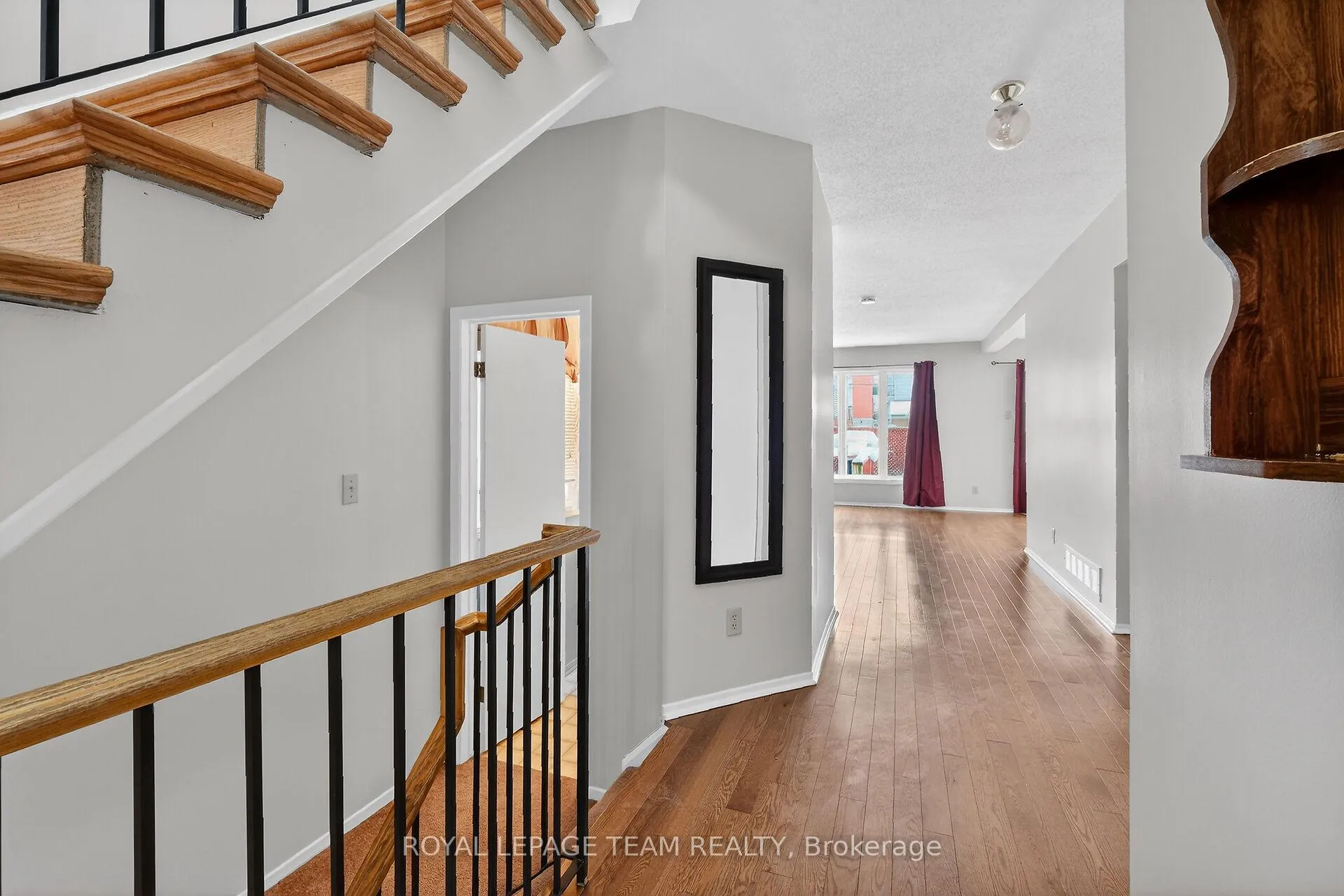 Photo 5 of 42 Oakhaven Private, Ottawa, Overbrook/Castle Heights — HOMEH