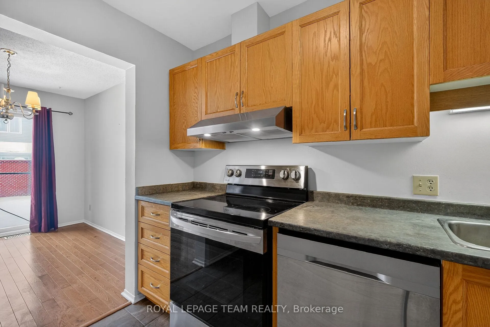 Photo 13 of 42 Oakhaven Private, Ottawa, Overbrook/Castle Heights — HOMEH