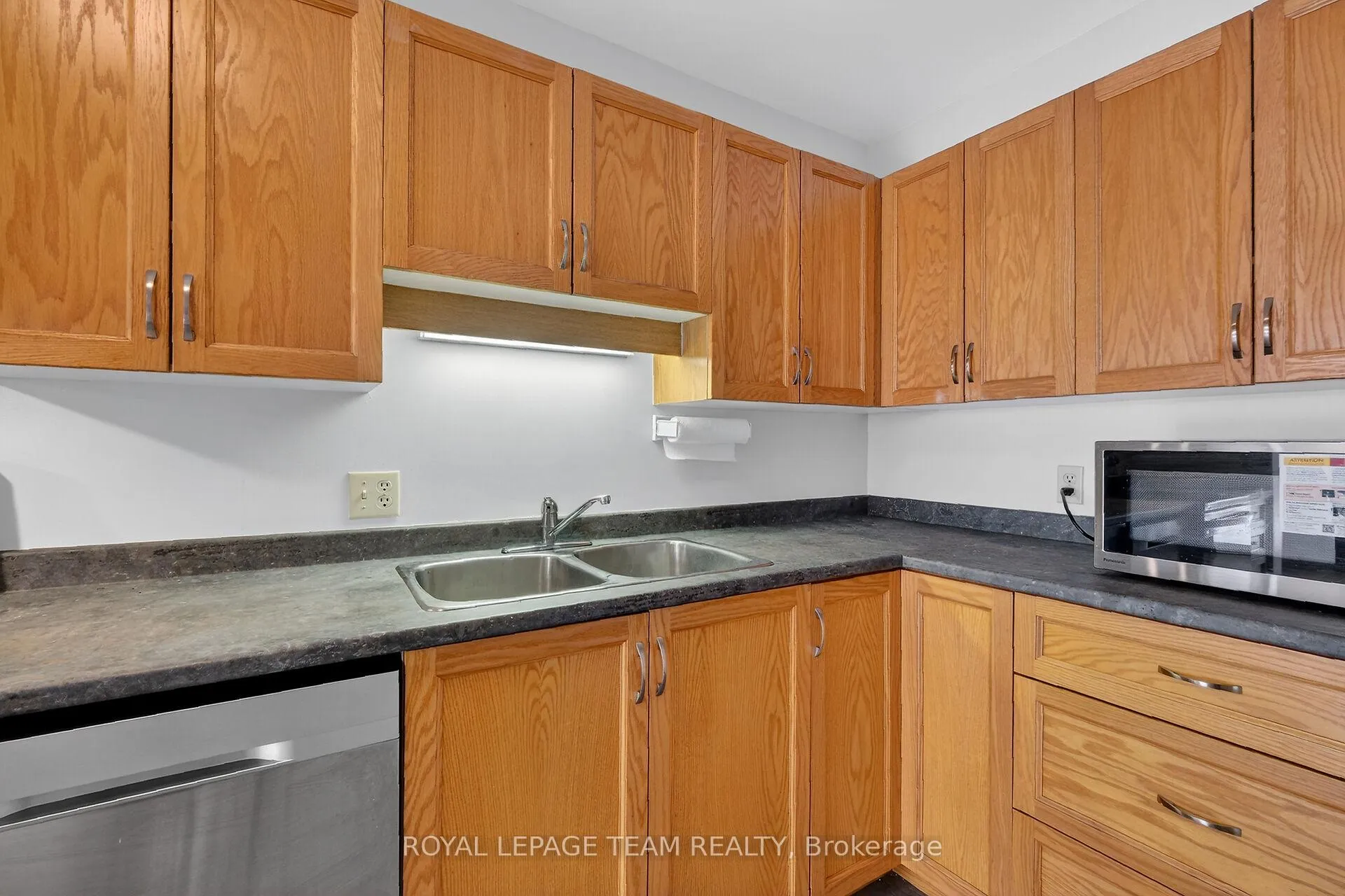 Photo 14 of 42 Oakhaven Private, Ottawa, Overbrook/Castle Heights — HOMEH