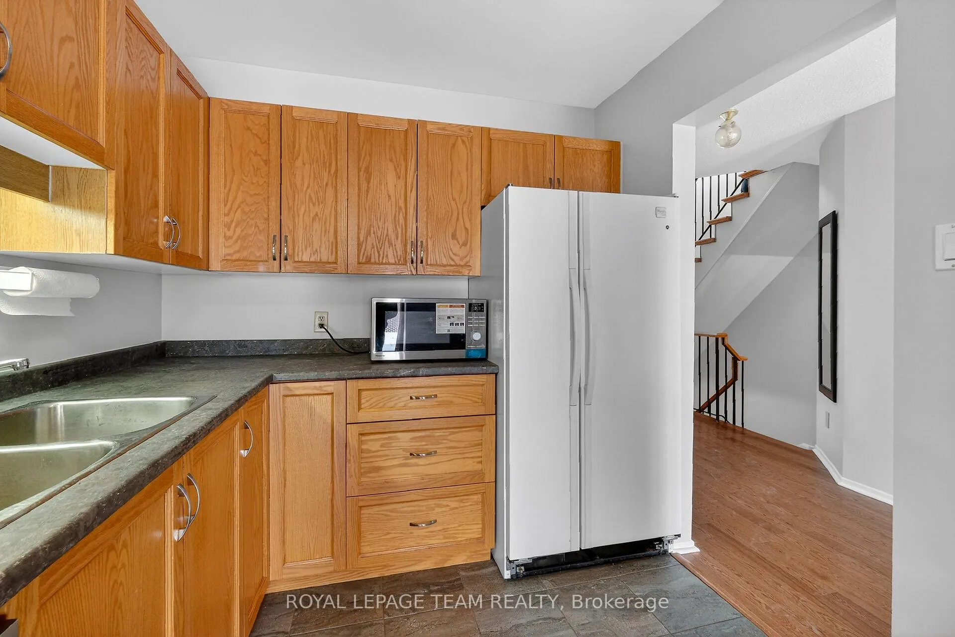 Photo 15 of 42 Oakhaven Private, Ottawa, Overbrook/Castle Heights — HOMEH