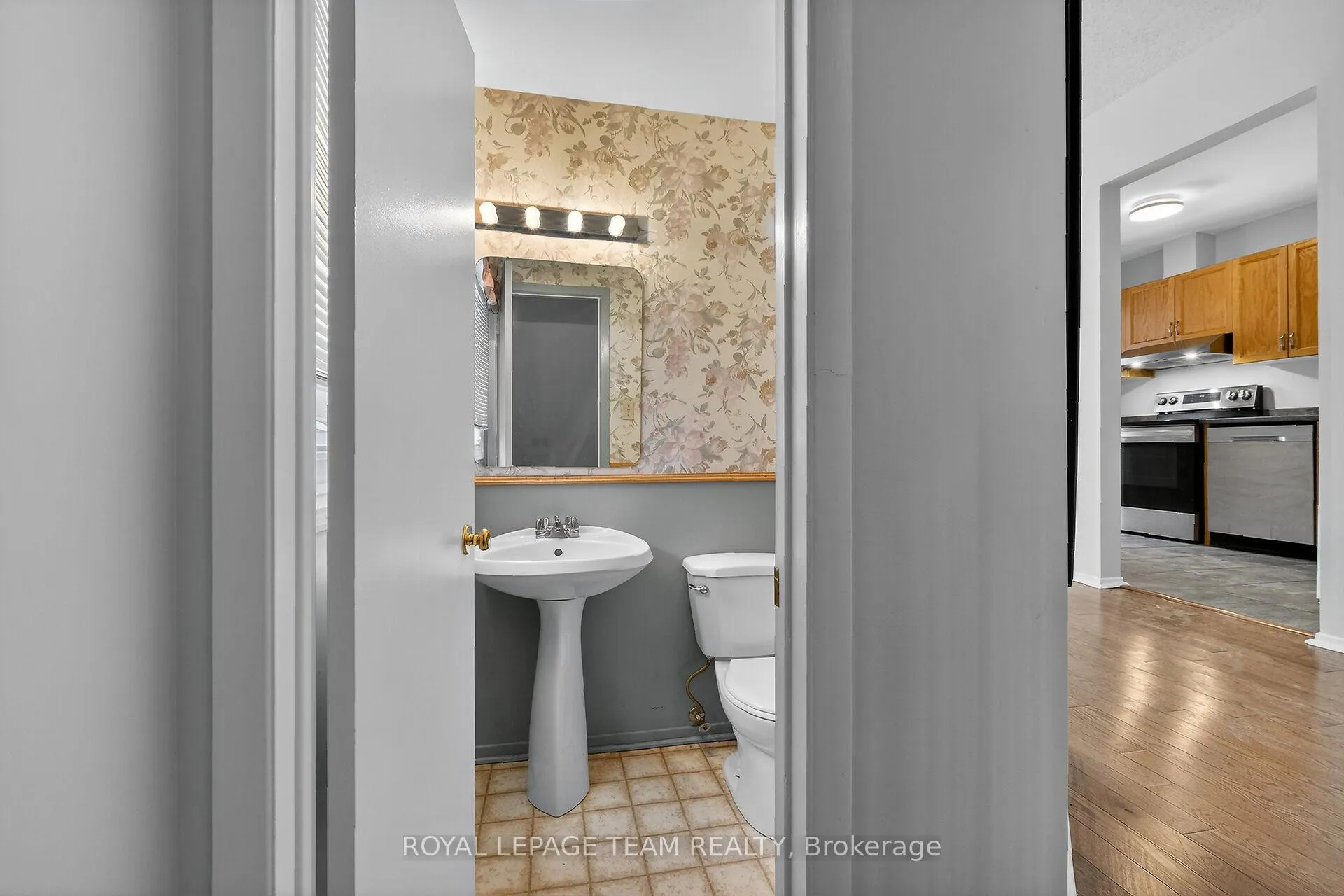 Photo 16 of 42 Oakhaven Private, Ottawa, Overbrook/Castle Heights — HOMEH