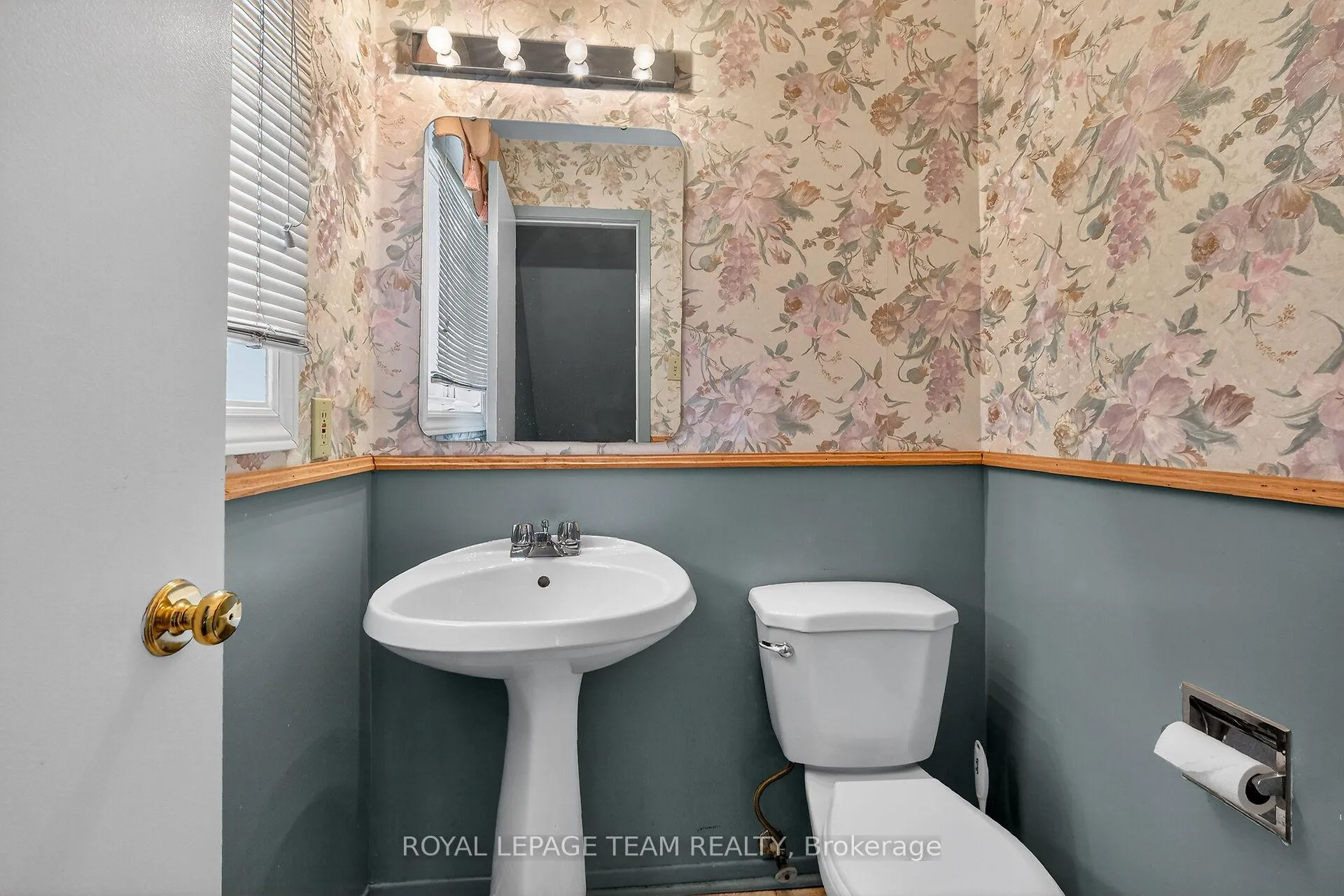 Photo 17 of 42 Oakhaven Private, Ottawa, Overbrook/Castle Heights — HOMEH